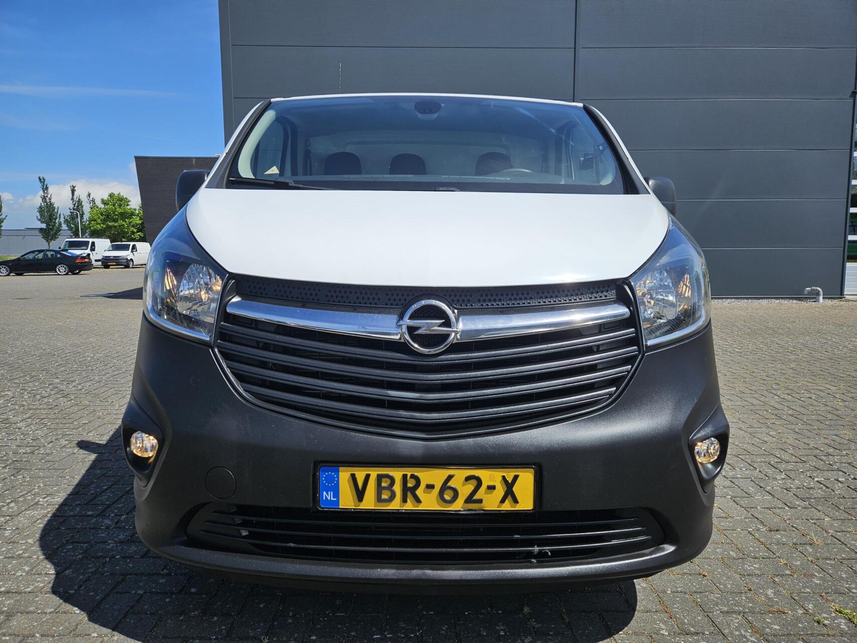 Foto van Opel Vivaro-b