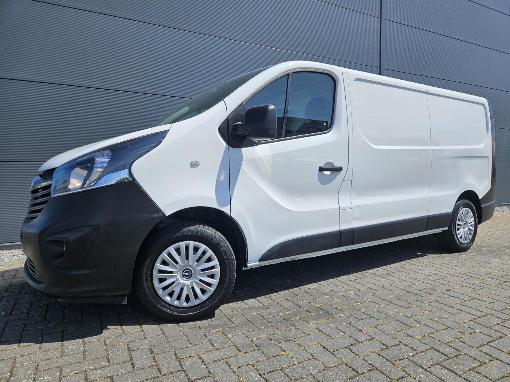 Foto van Opel Vivaro-b