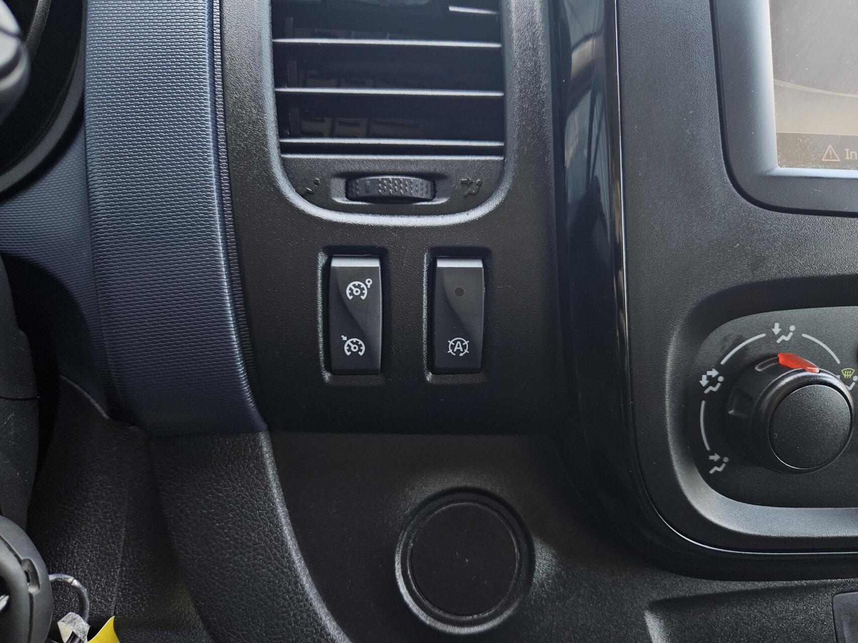 Foto van Opel Vivaro-b