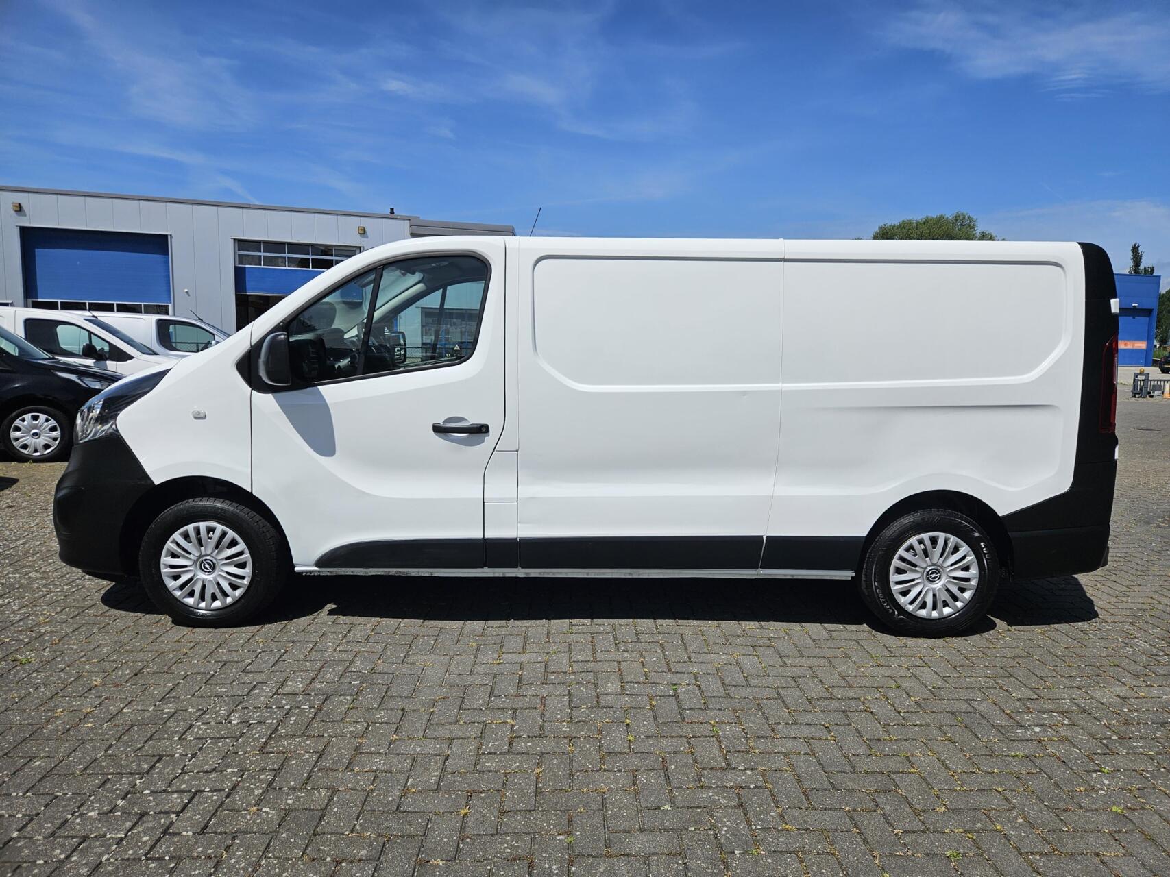 Foto van Opel Vivaro-b