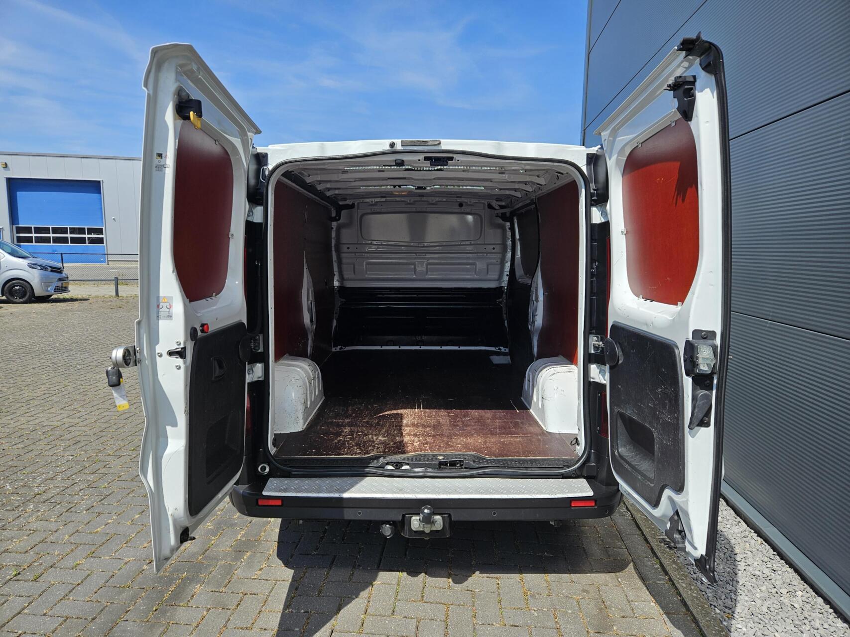 Foto van Opel Vivaro-b