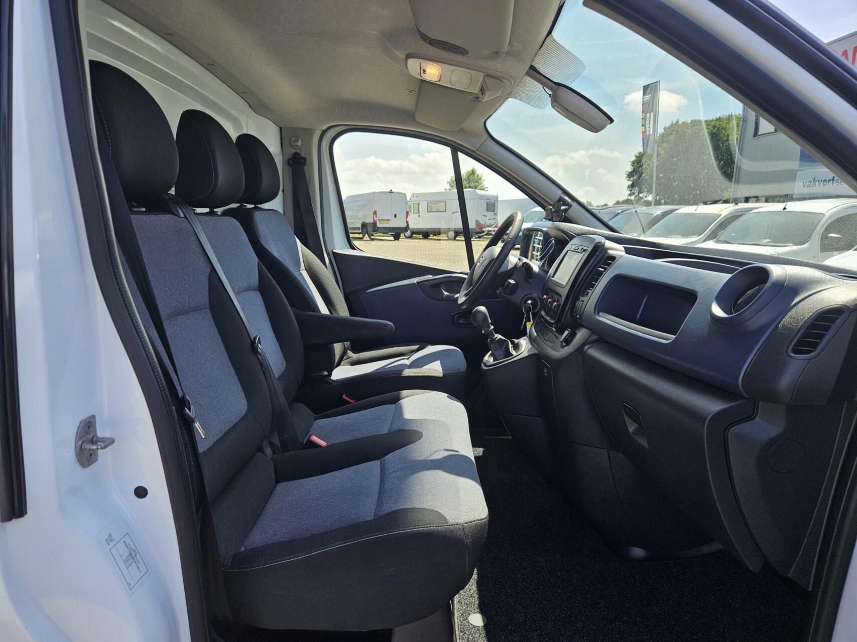 Foto van Opel Vivaro-b