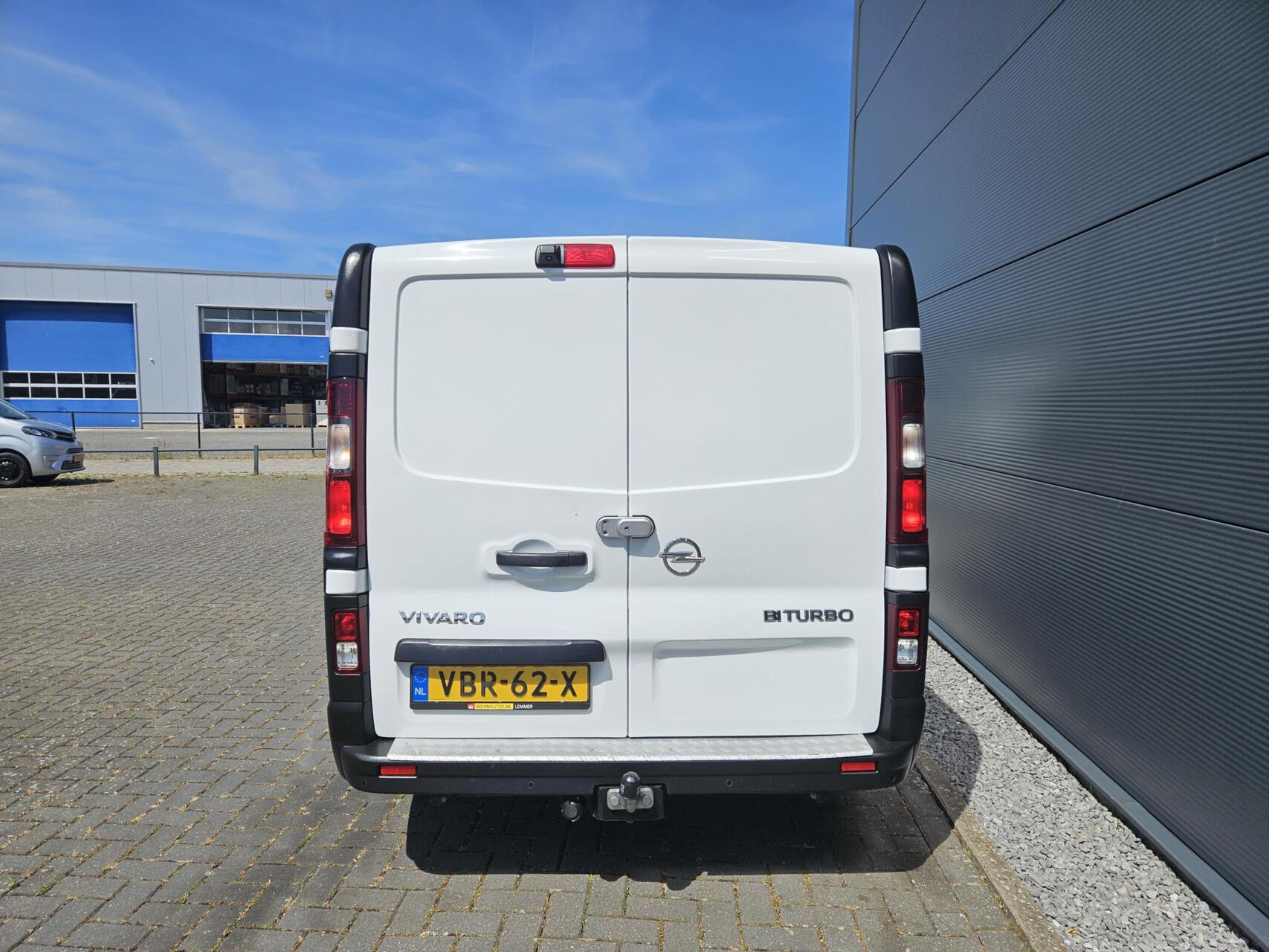Foto van Opel Vivaro-b