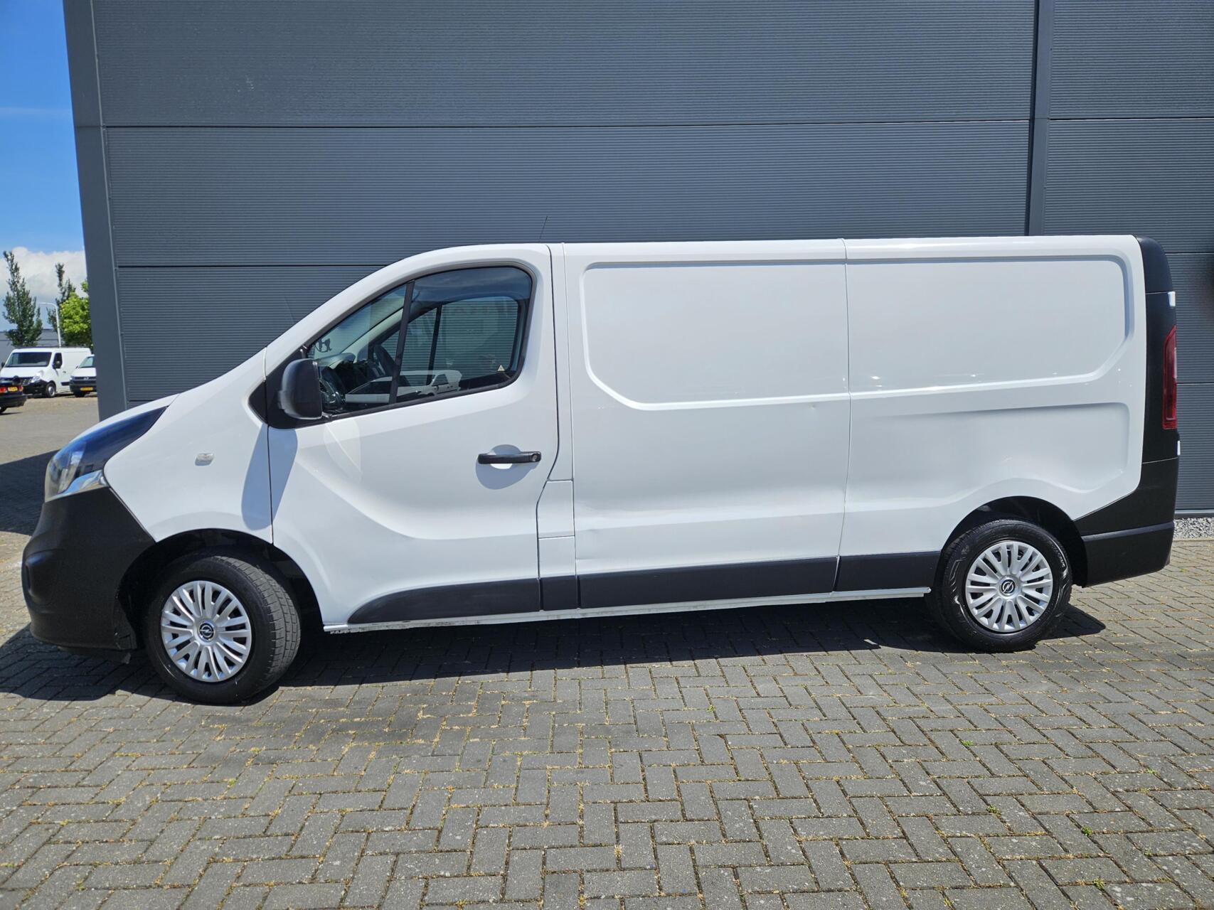 Foto van Opel Vivaro-b