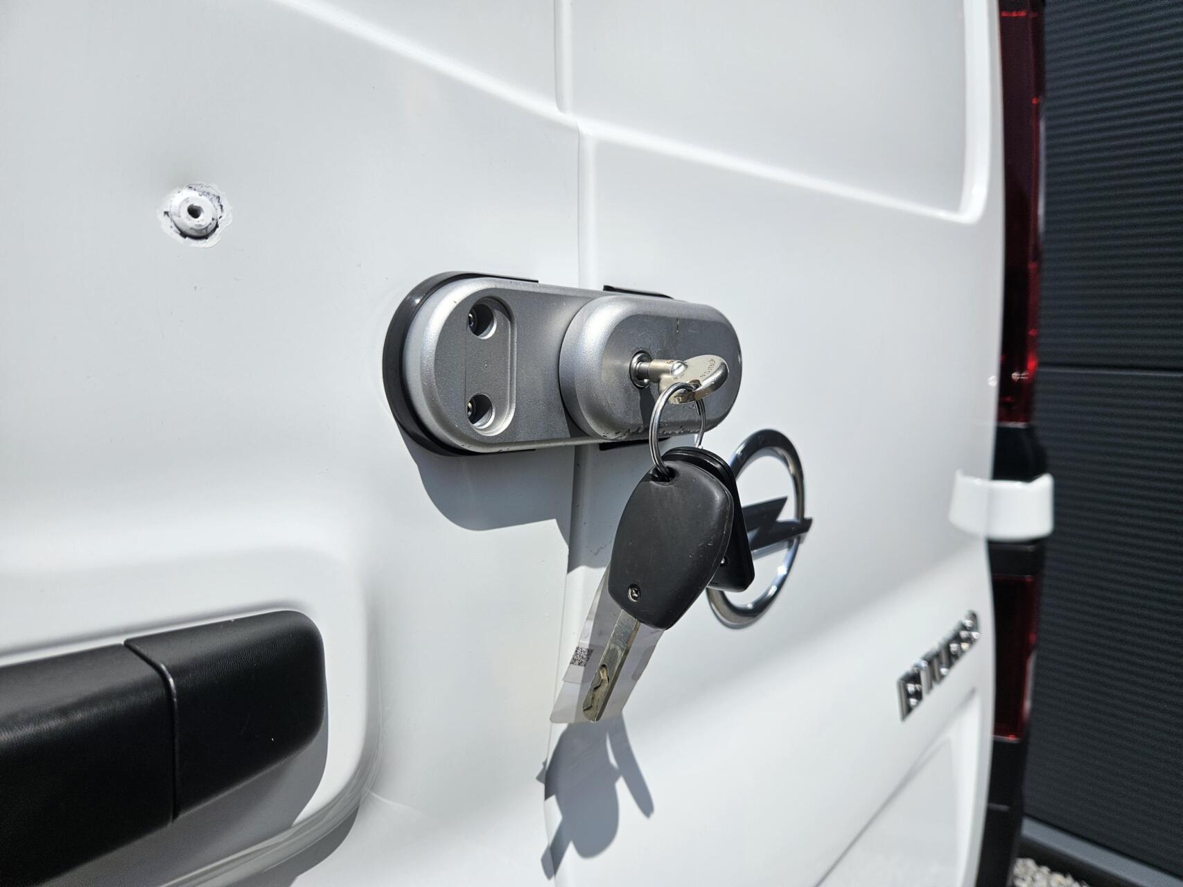 Foto van Opel Vivaro-b