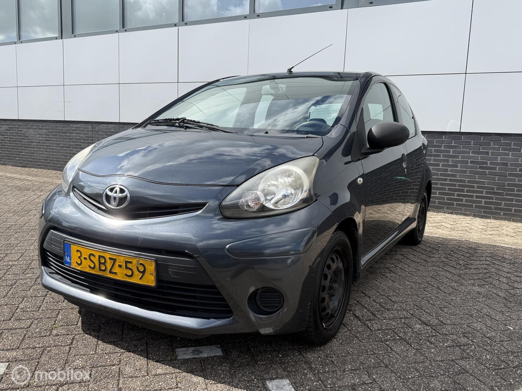 Toyota Toyota Aygo 1.0 VVT-i Now|NAP|1EIG|5DEURS|AIRCO 2013 - voorkant