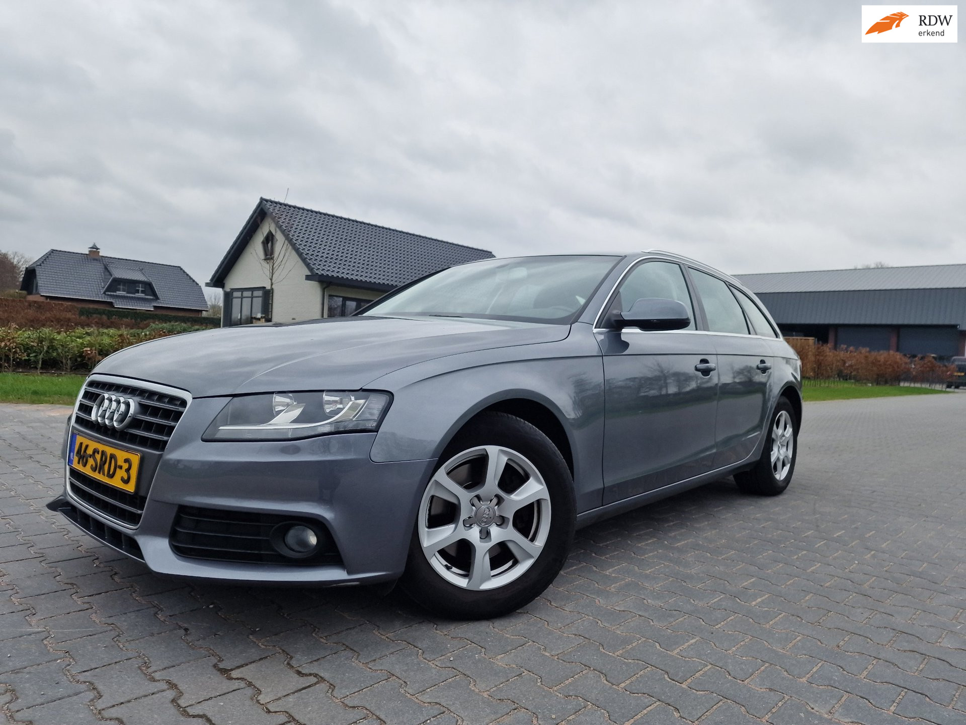 Audi Audi A4 1.8 TFSI Pro Line PSENSOR NAVI CRUISE 2 X SLEUTELS 2011 - voorkant