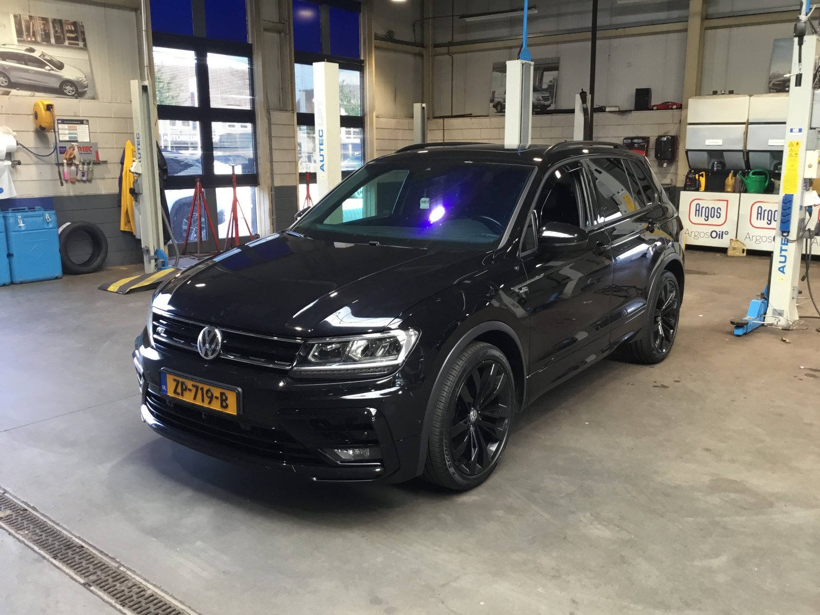 Volkswagen Tiguan 1.5 TSI Highl. Bus R 2019 - voorkant
