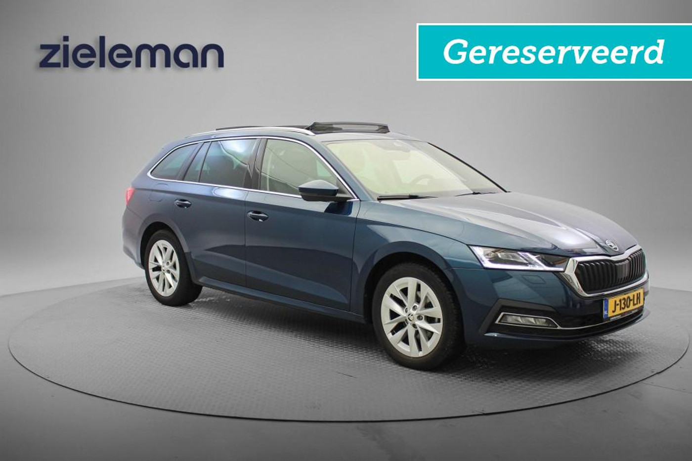 Skoda Octavia Combi 1.5 TSI First Edition - Panorama, Digitaal Cockpit, Carplay, Stoelverw. Trekhaak 2020 - voorkant