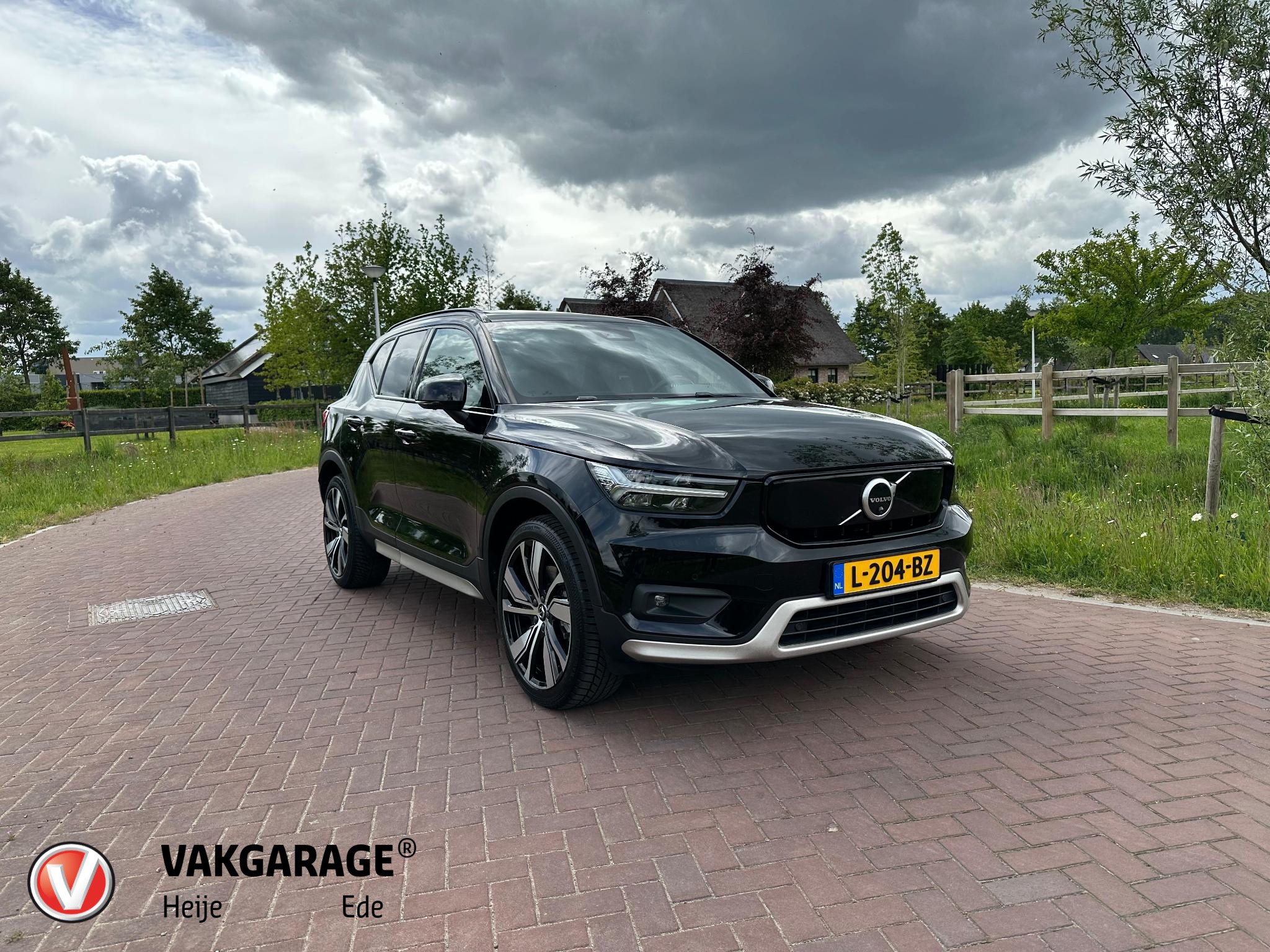 Volvo XC40 Recharge P8 AWD R-Design 2021 - voorkant