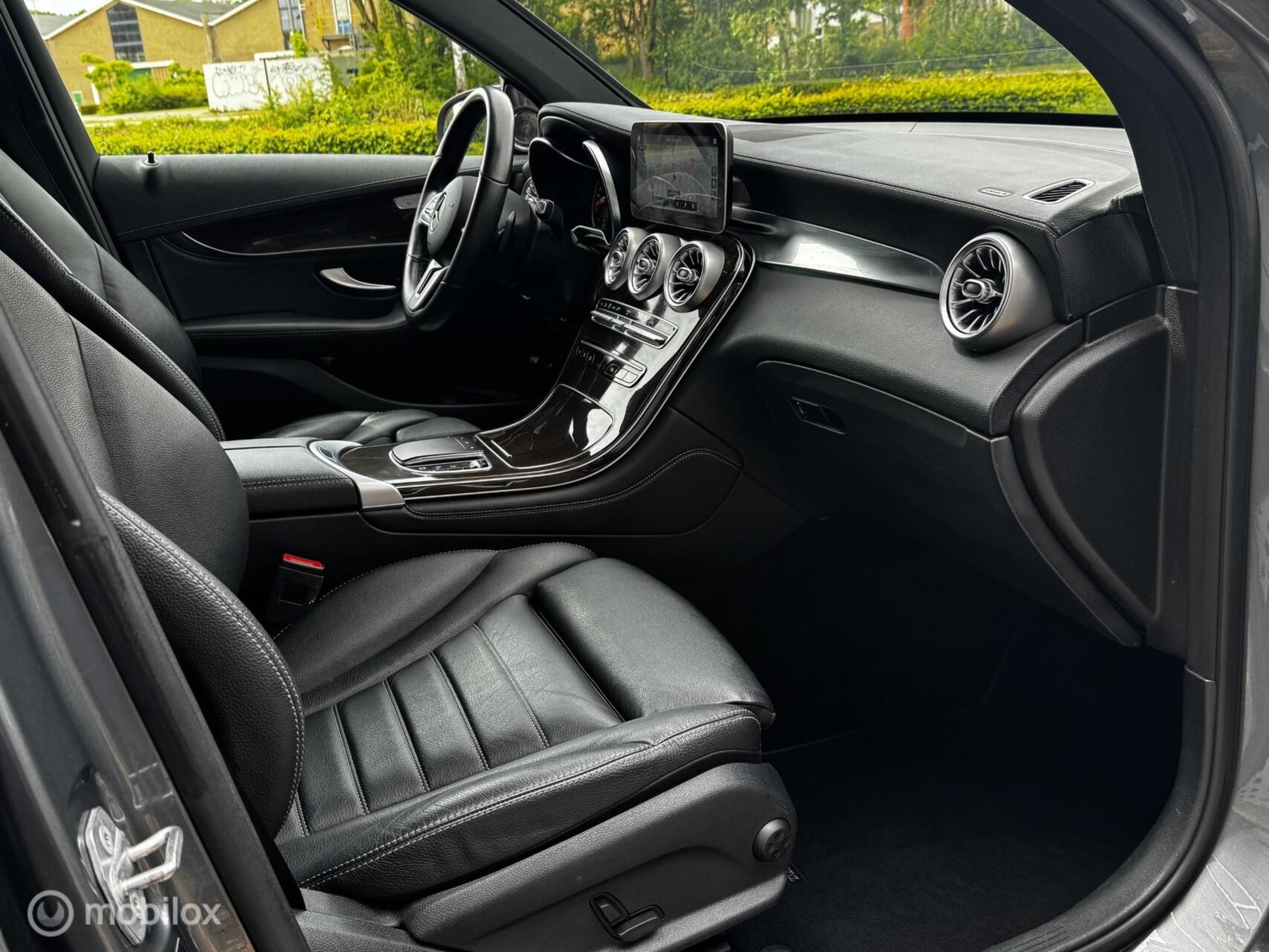 Foto van Mercedes-Benz GLC 300 E 4Matic