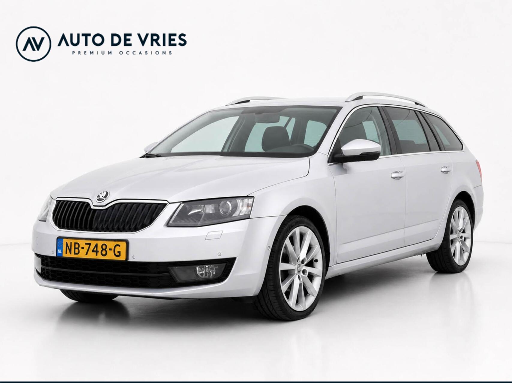 Skoda Octavia 1.6 TDI 110pk DSG Greentech Style Business | Navigatie | Xenon | Half leder | Trekhaak 2016 - voorkant