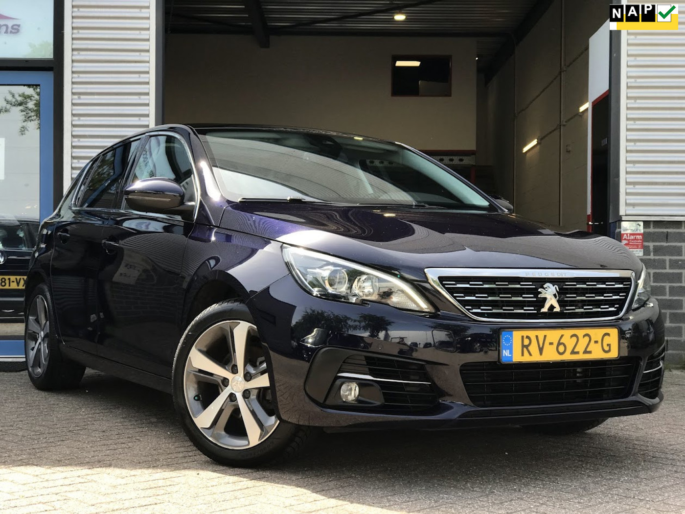 Peugeot 308 1.2 PureTech Blue Lease Premium|Carplay|Navi|Pano|17''Inch 2018 - voorkant