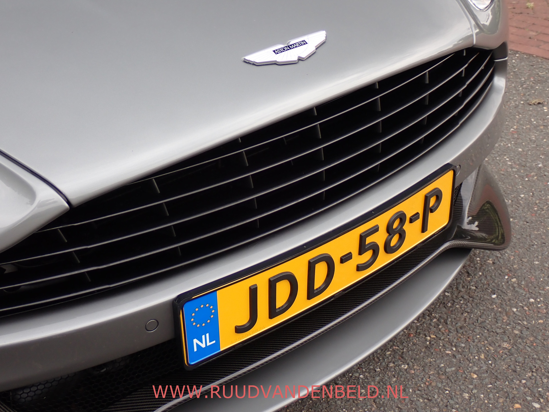 Foto van Aston Martin Vanquish