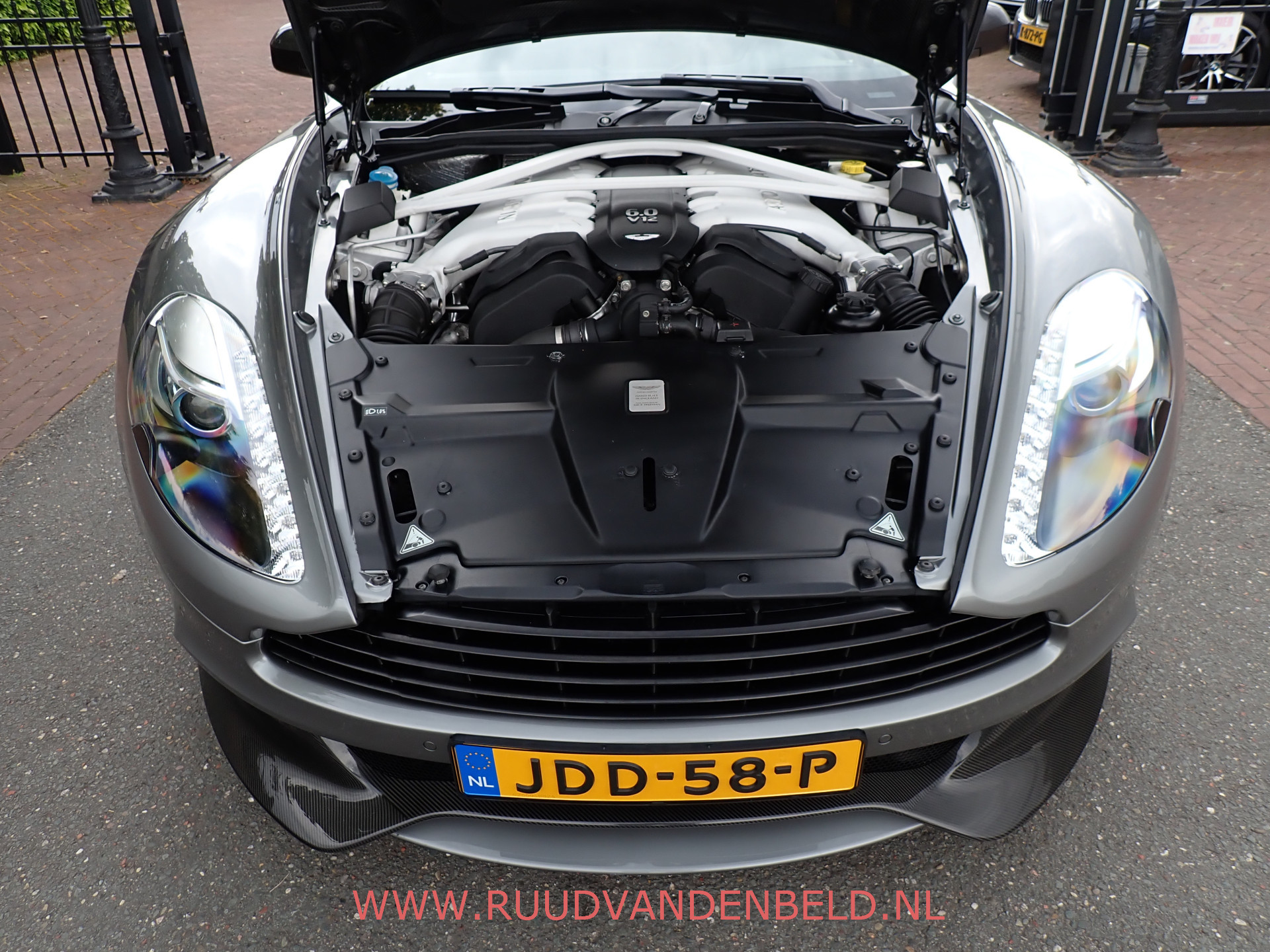 Foto van Aston Martin Vanquish