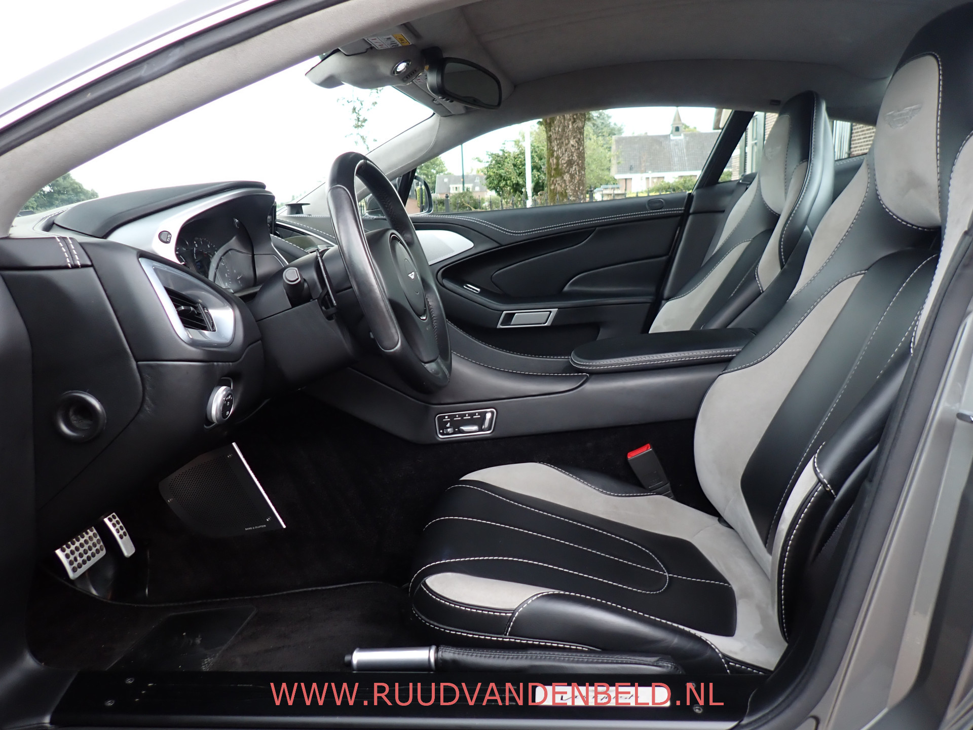 Foto van Aston Martin Vanquish