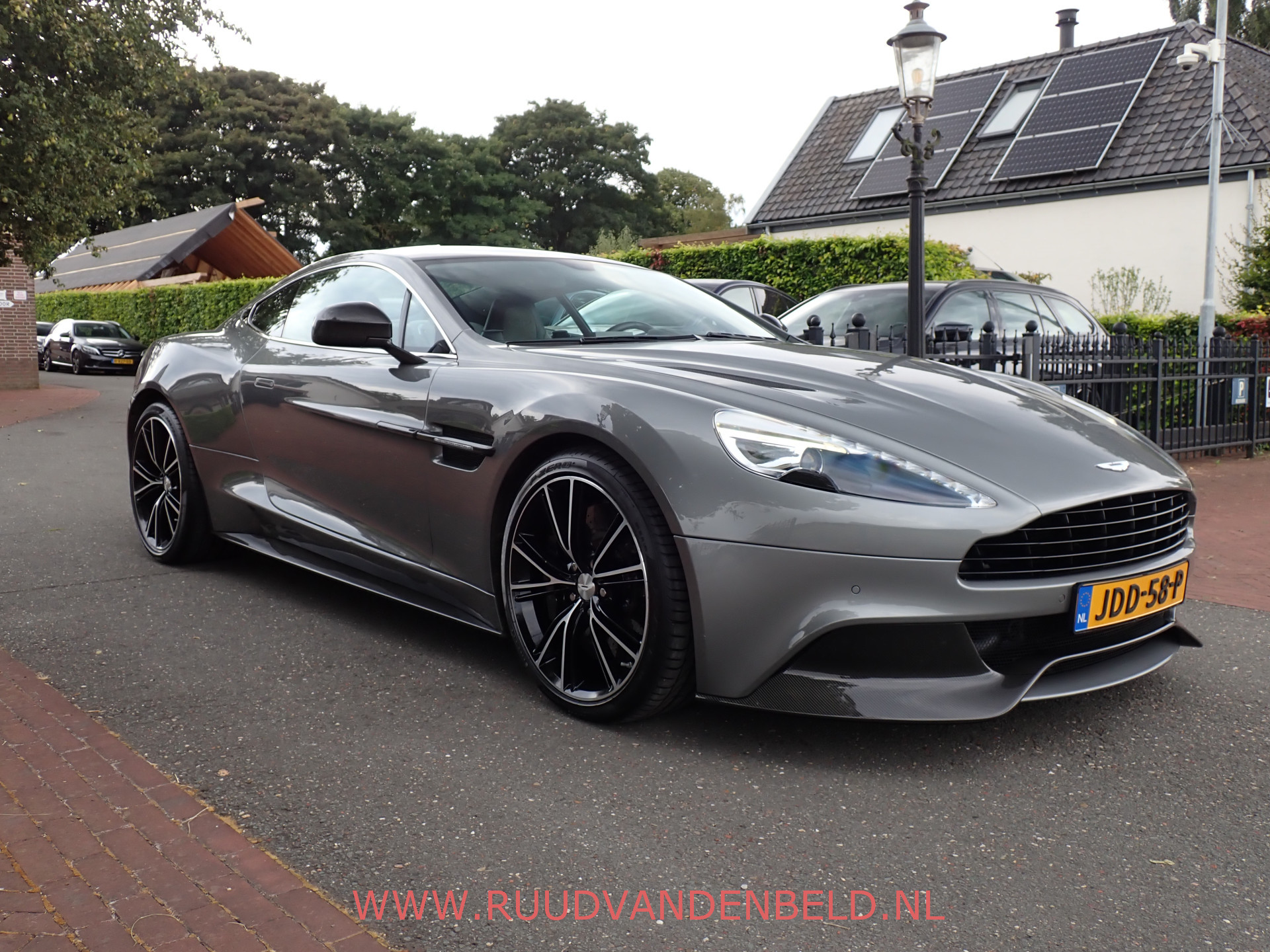 Foto van Aston Martin Vanquish