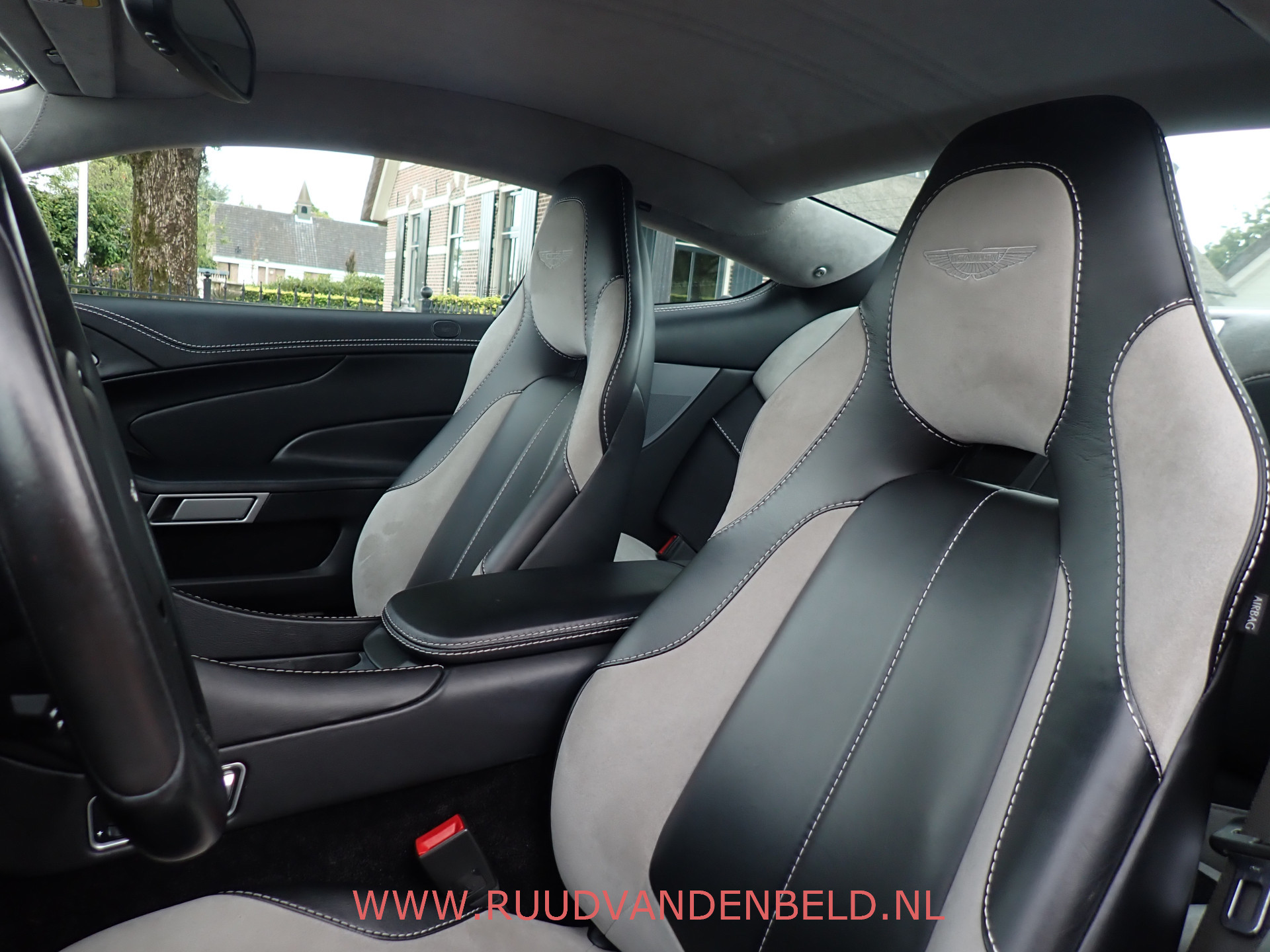 Foto van Aston Martin Vanquish
