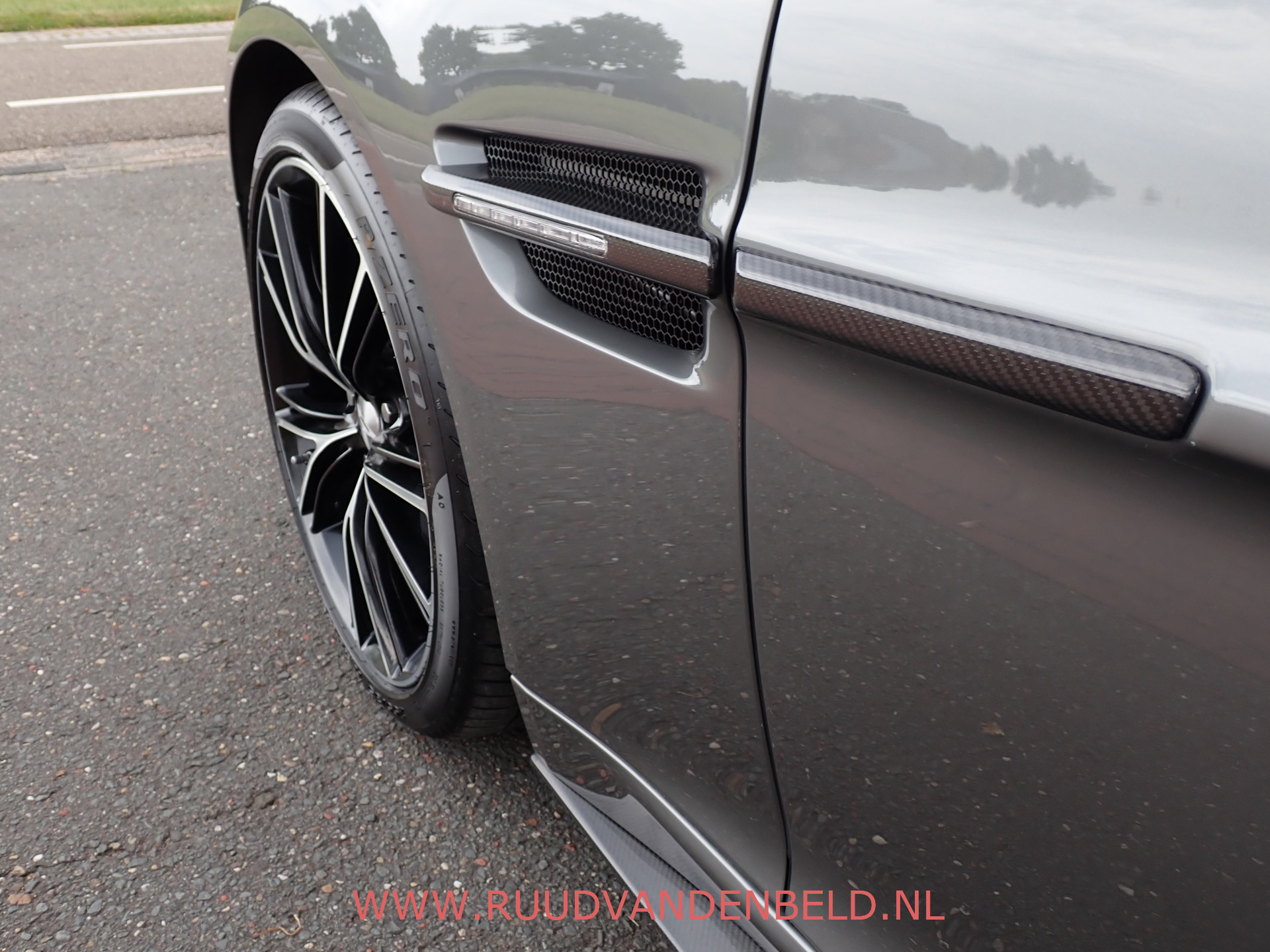 Foto van Aston Martin Vanquish