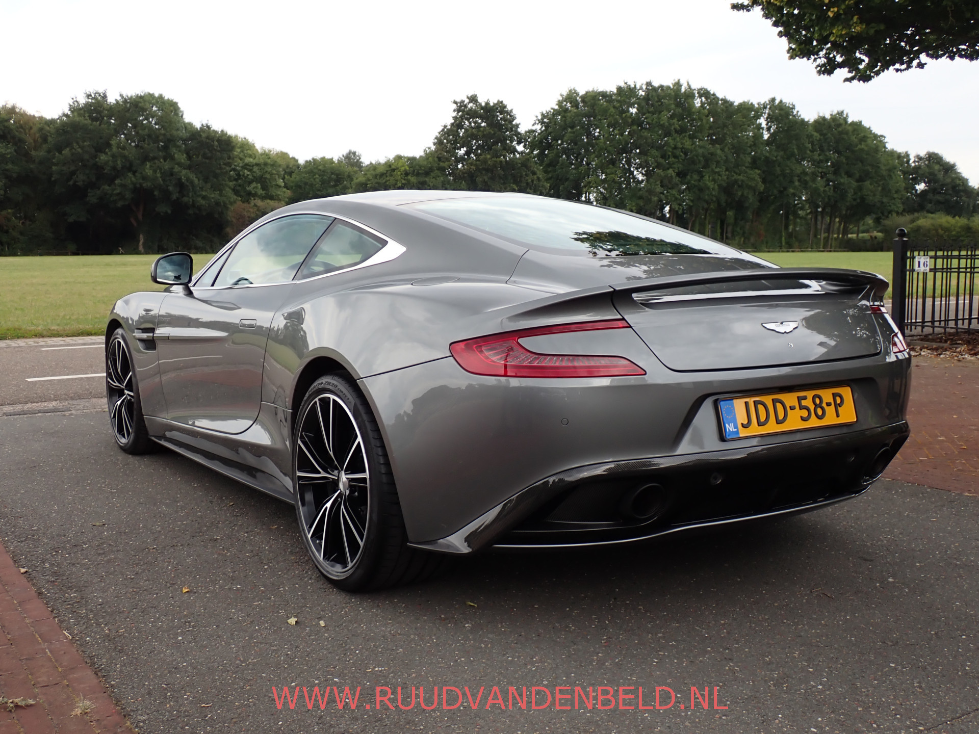 Foto van Aston Martin Vanquish