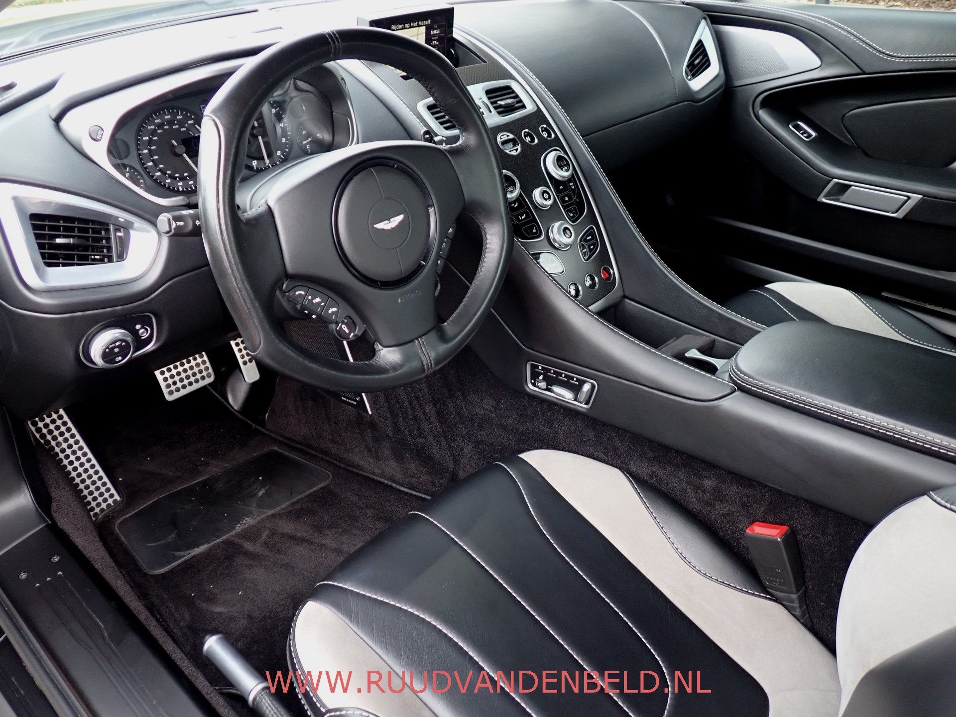 Foto van Aston Martin Vanquish