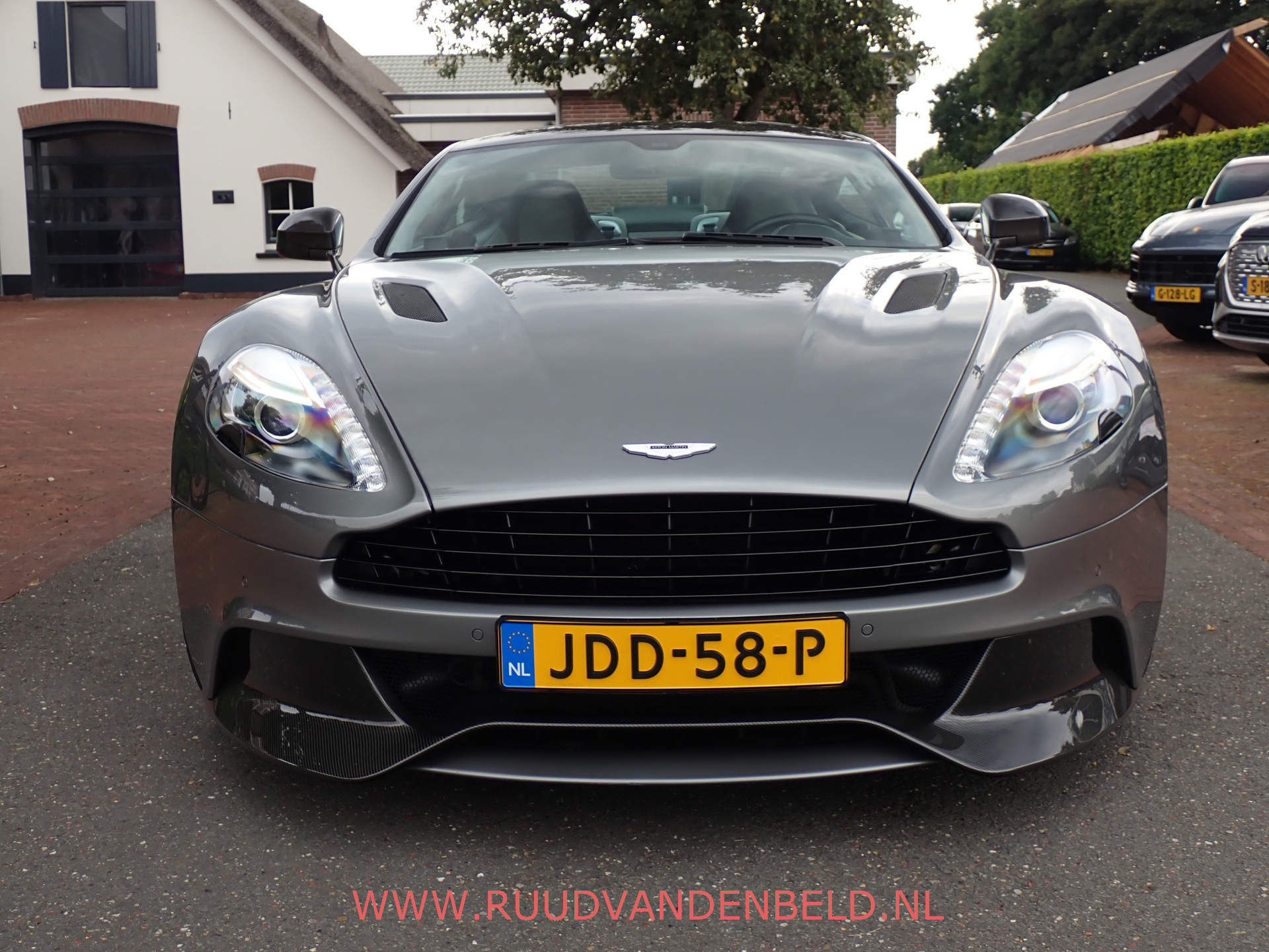 Foto van Aston Martin Vanquish