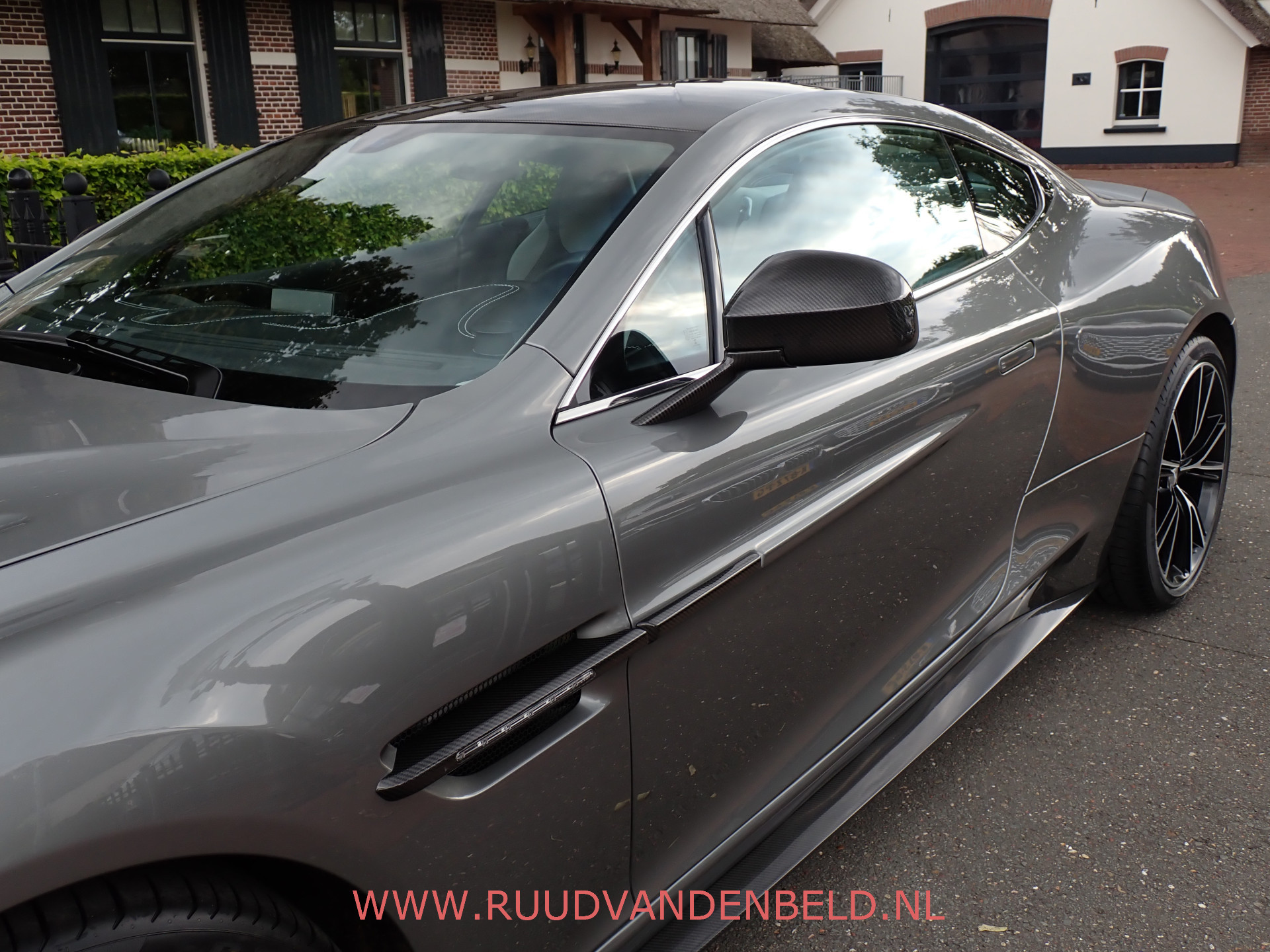 Foto van Aston Martin Vanquish
