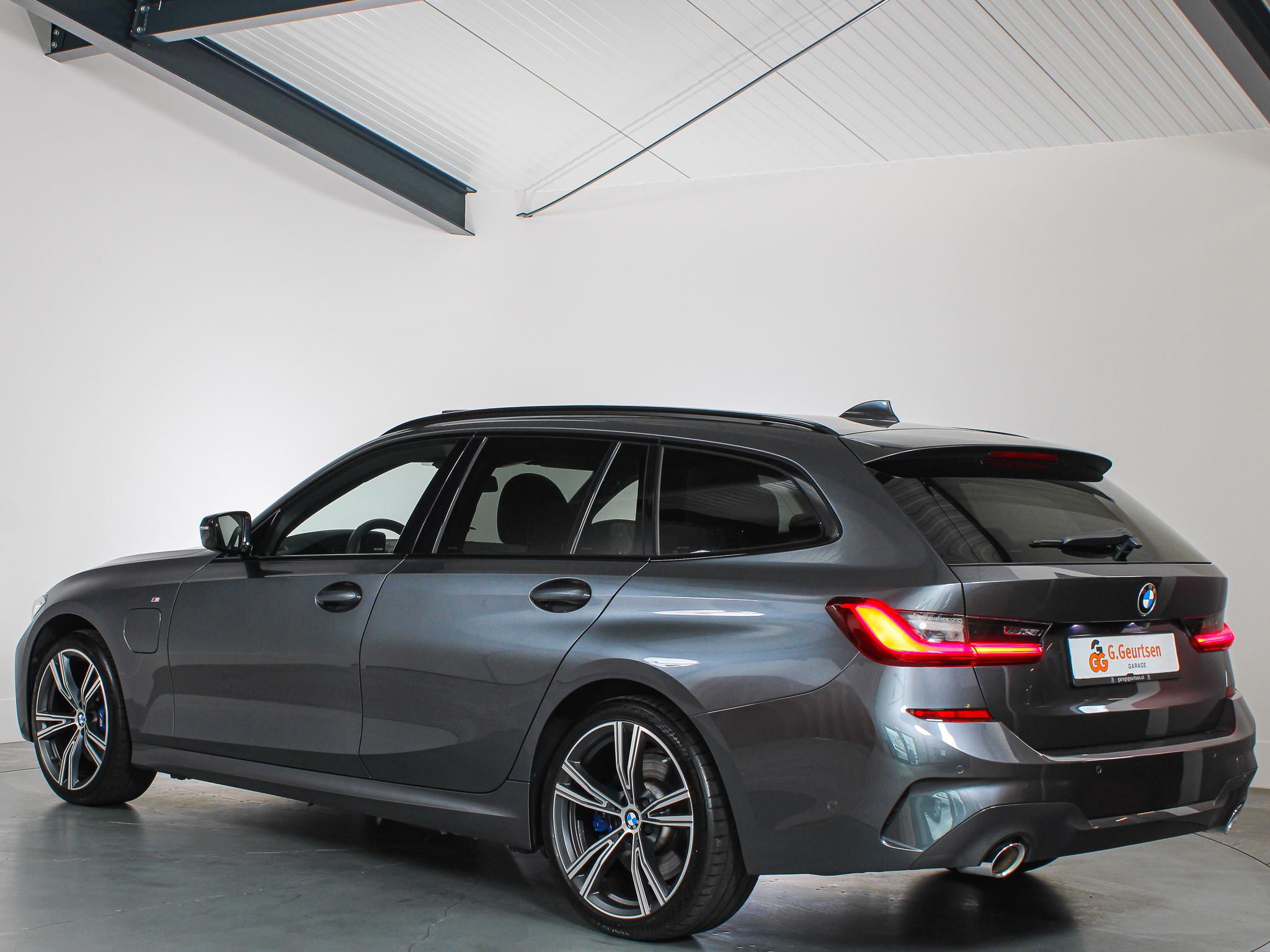 Foto van BMW 330e xDrive