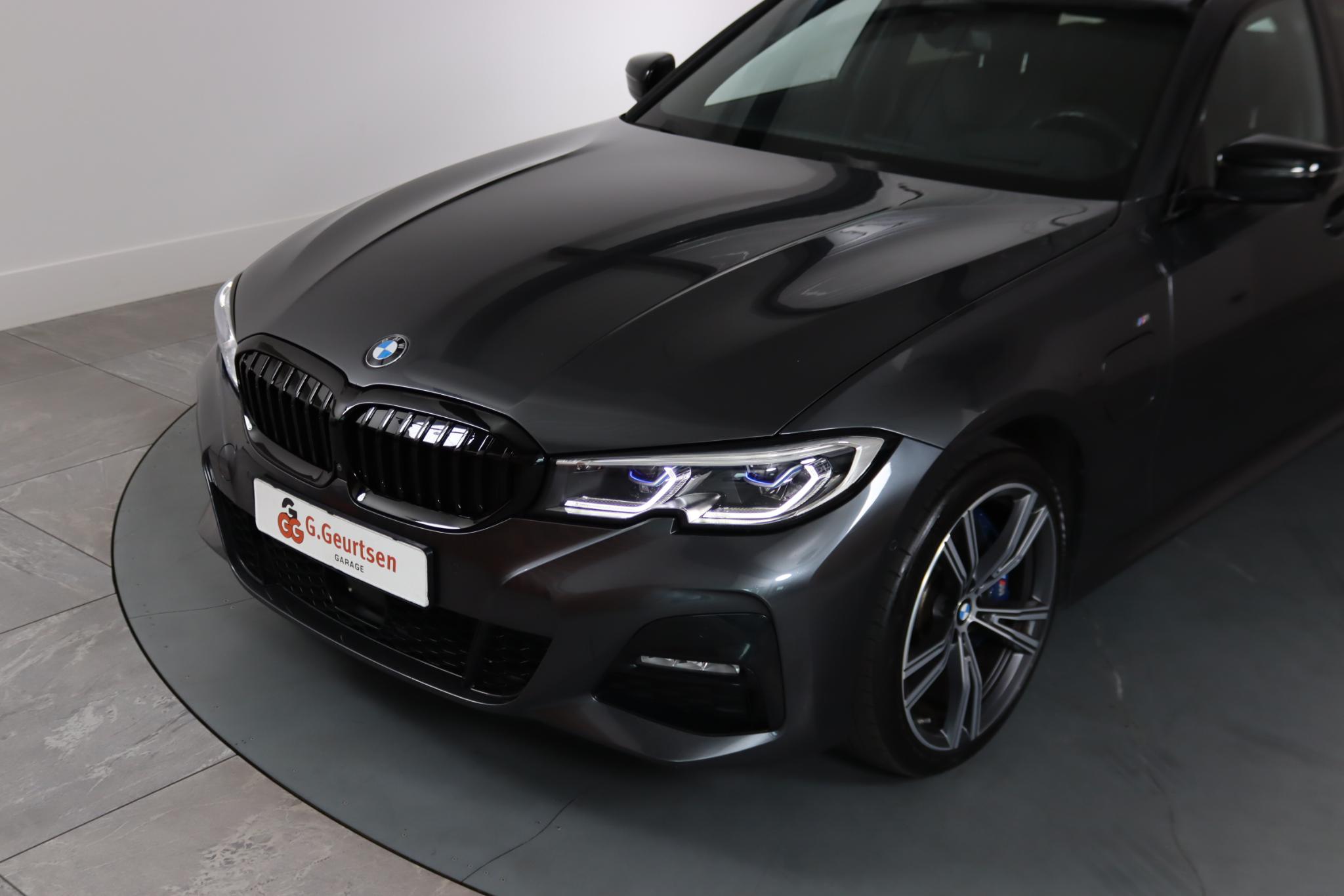 Foto van BMW 330e xDrive