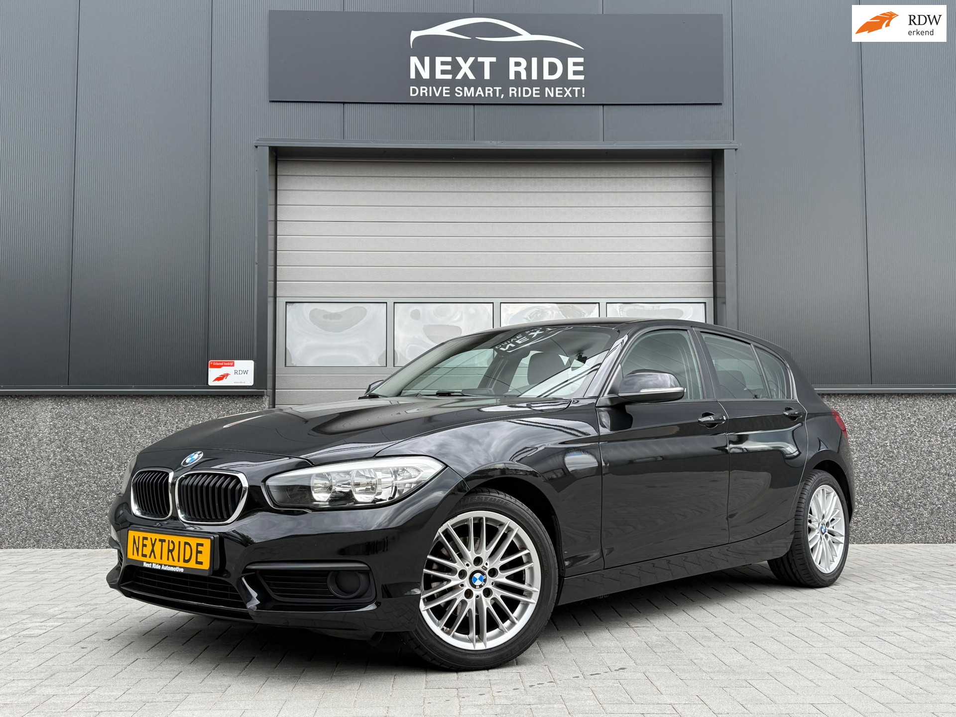 BMW 118i | Climate Control | Bluetooth | PDC | Stoelverwarming | LED | 17'' LM | APK 03/27 | Volledig Onderhouden 2016 - voorkant