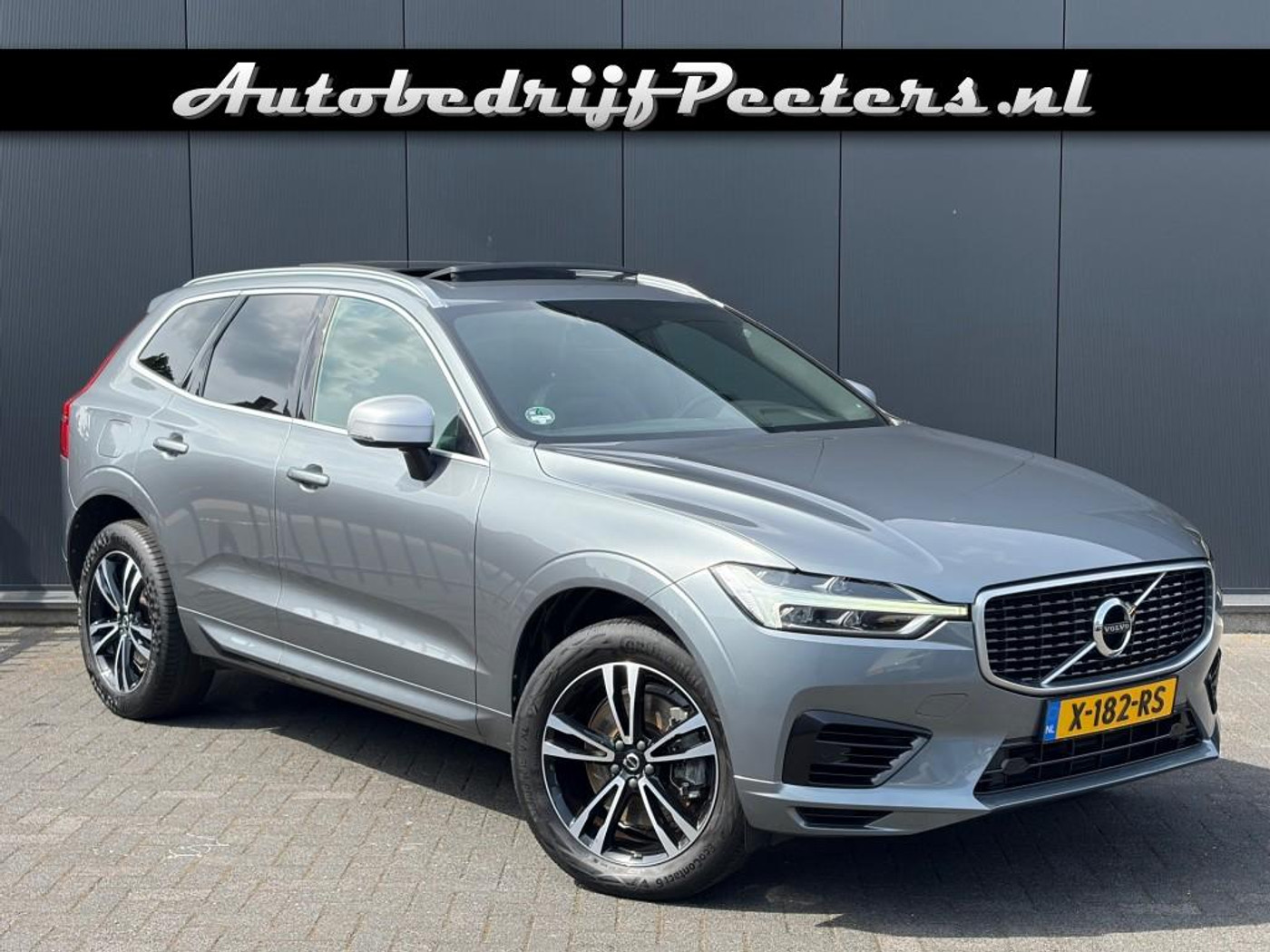 Volvo Xc60 2.0 T8 AWD R-Design Pano Leder Navi Carplay LED Memory e.Trekhaak 2019 - voorkant