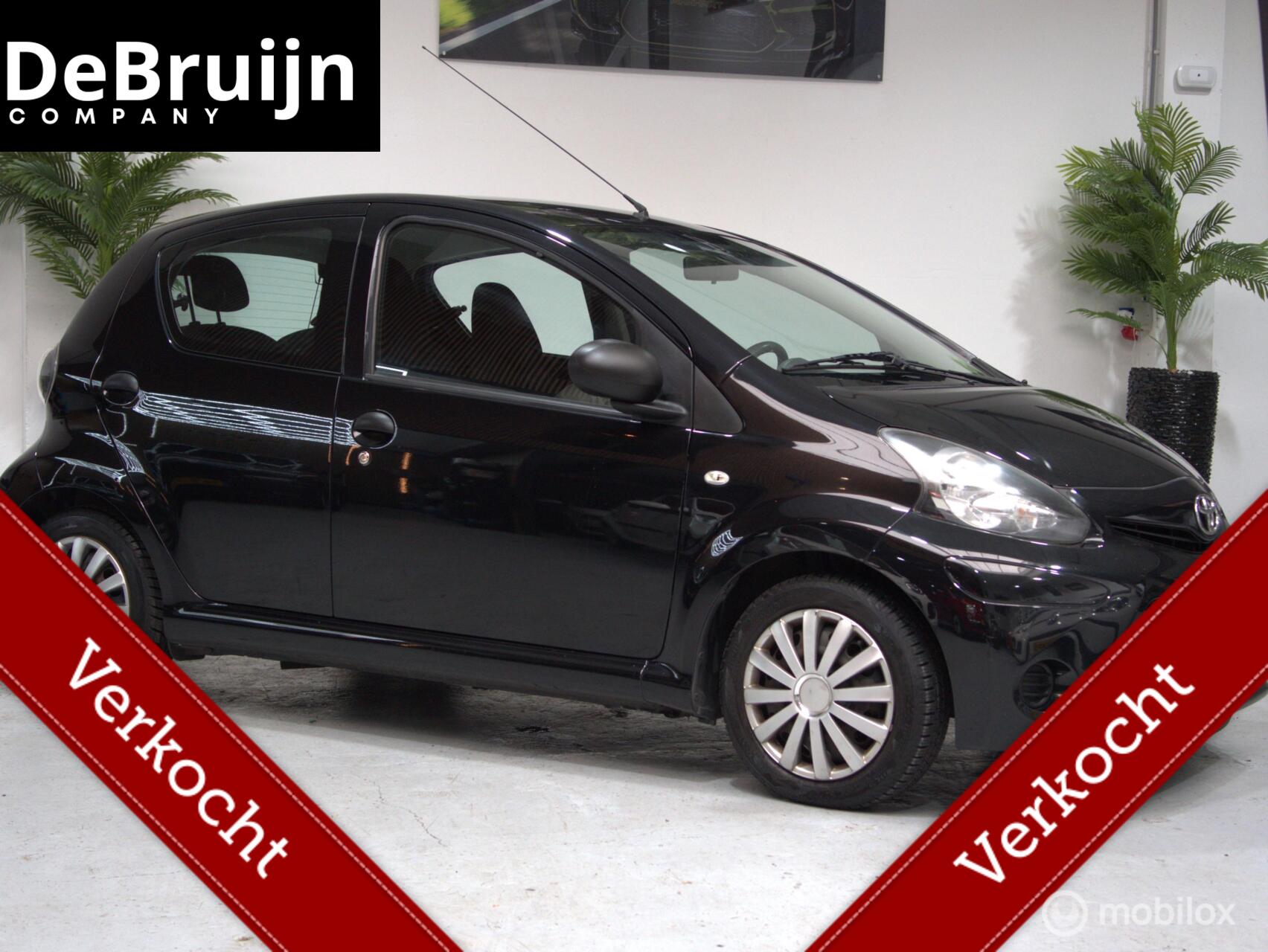 Toyota Toyota Aygo 1.0 VVT-i Now | Airco | Elektrische Ramen | APK 2014 - voorkant