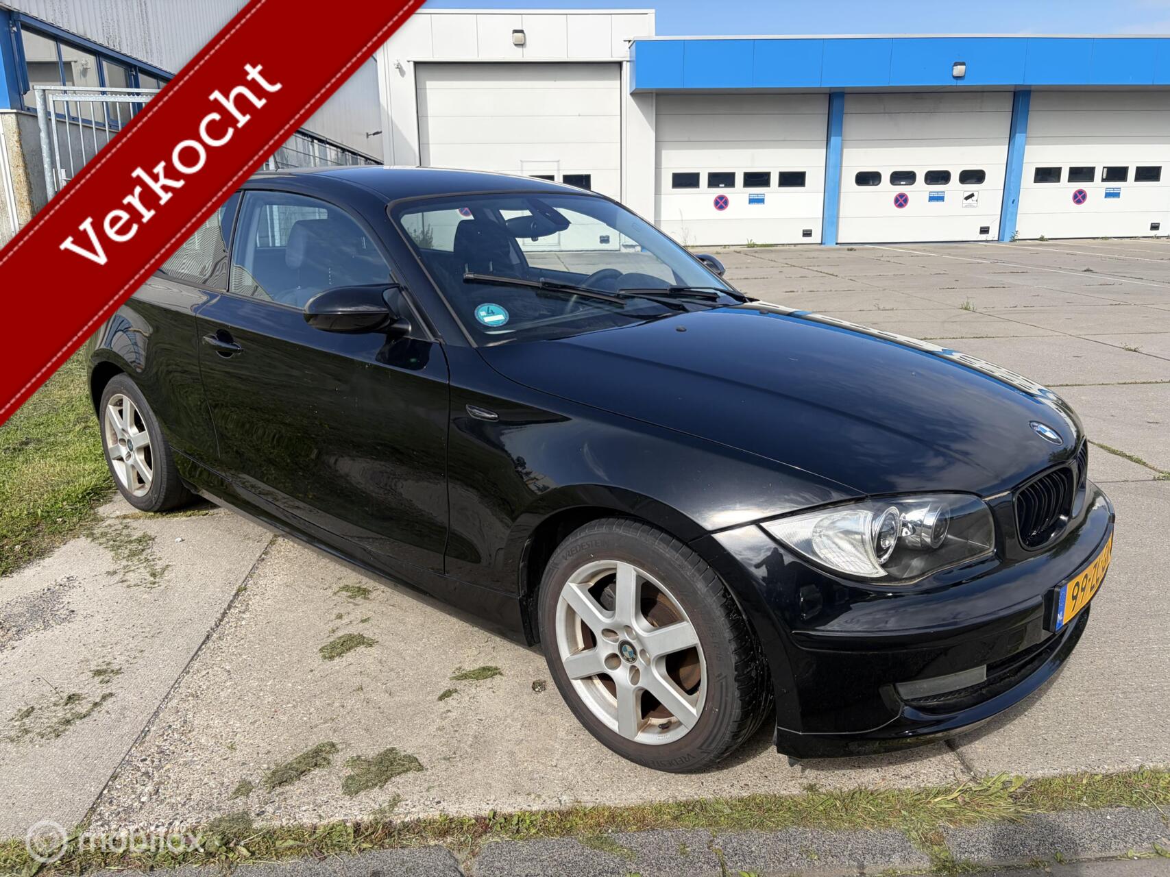 BMW 1er Reihe 118i Executive 2008 - voorkant