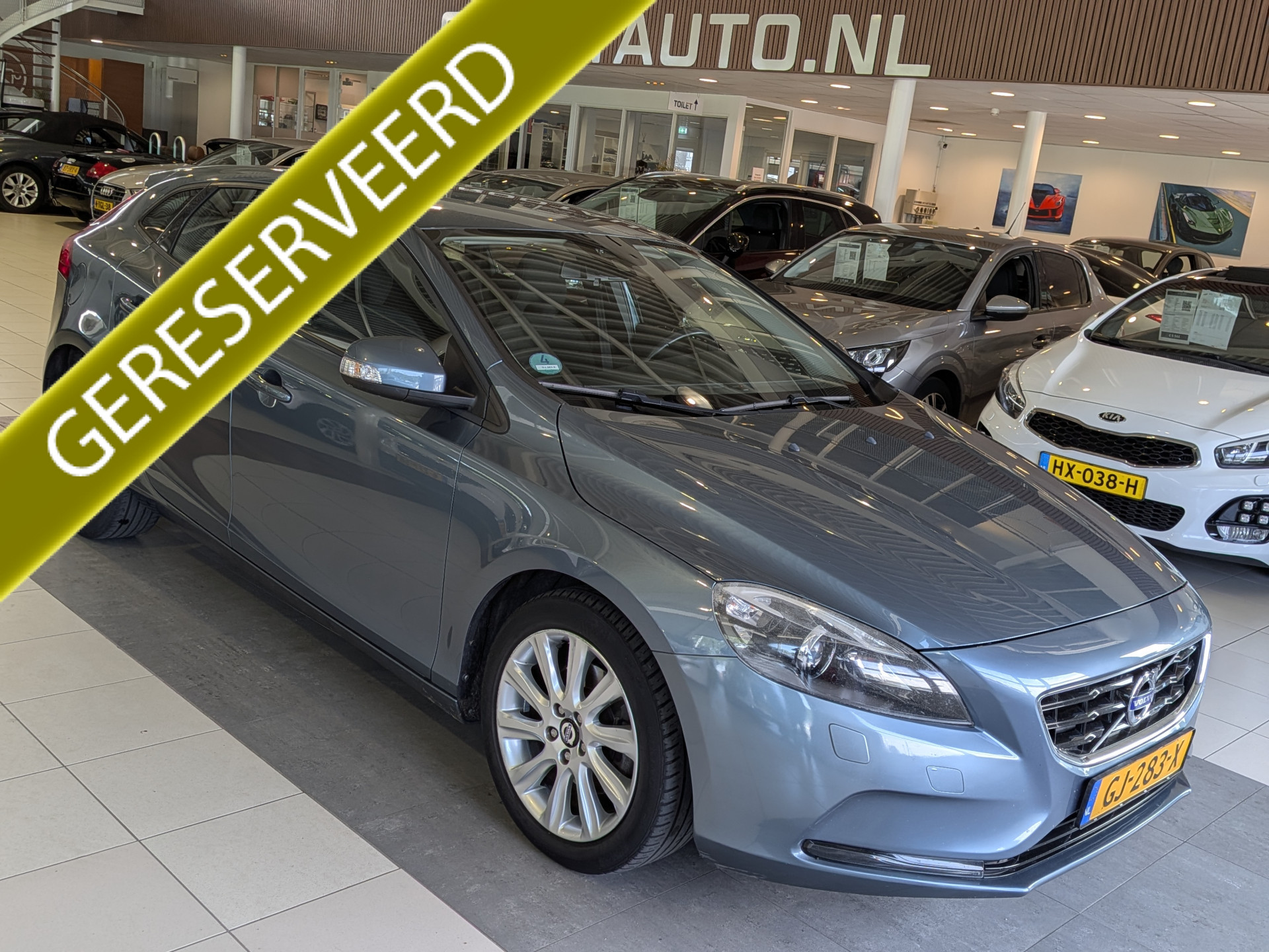 Volvo V40 1.6 T2 Momentum 2013 - voorkant