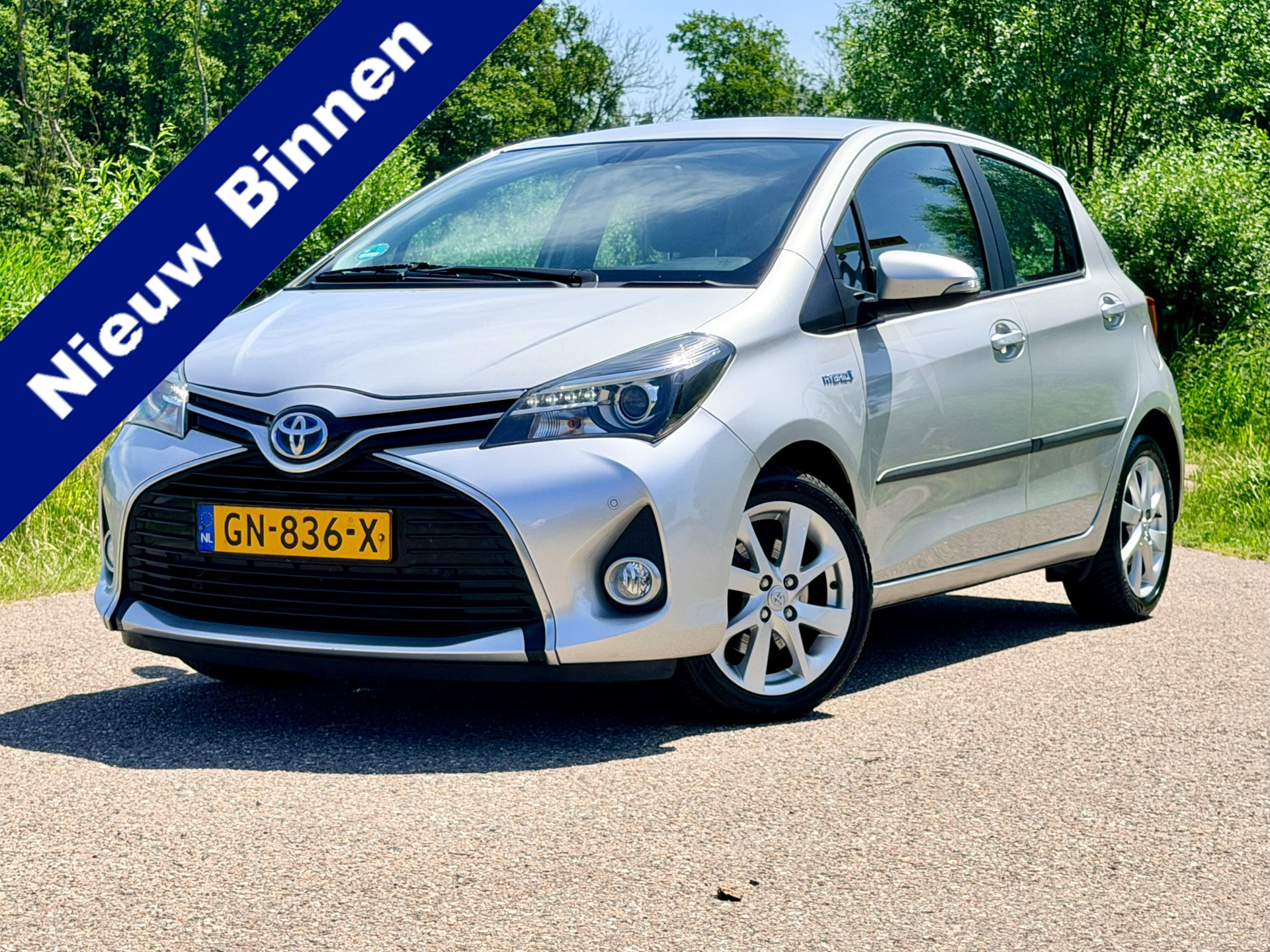 Toyota Toyota Yaris Hybrid 1.5 Hybrid Dynamic AUTOMAAT CLIMA NAVI CAMERA PDC 16INCH Cruise Control NAP DEALER ONDERHOUDEN 2015 - voorkant