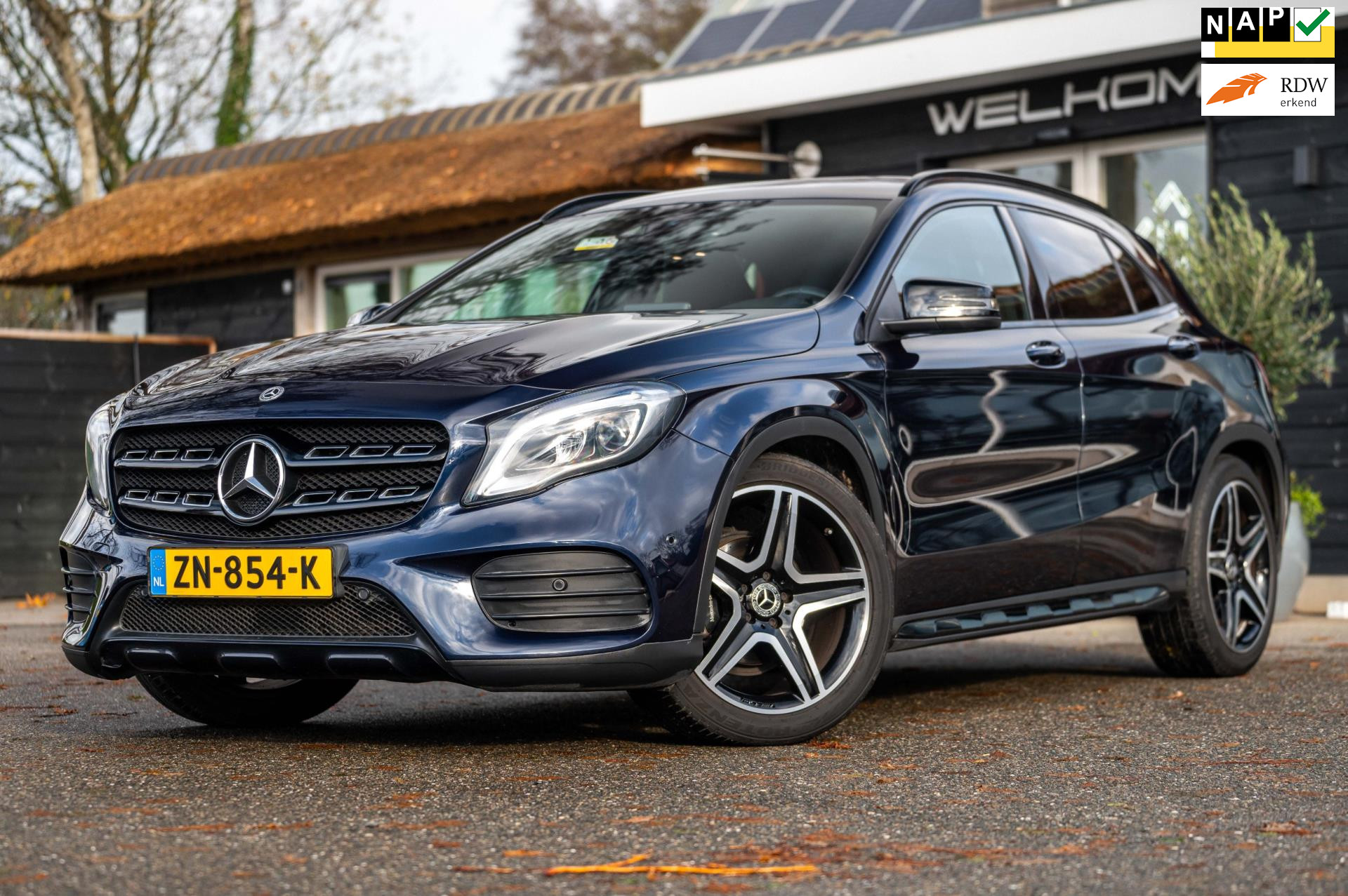 Mercedes-Benz Gla 180 Business Solution AMG Night Upgrade I Camera I Keyless I Zeer netjes I NAP 2019 - voorkant