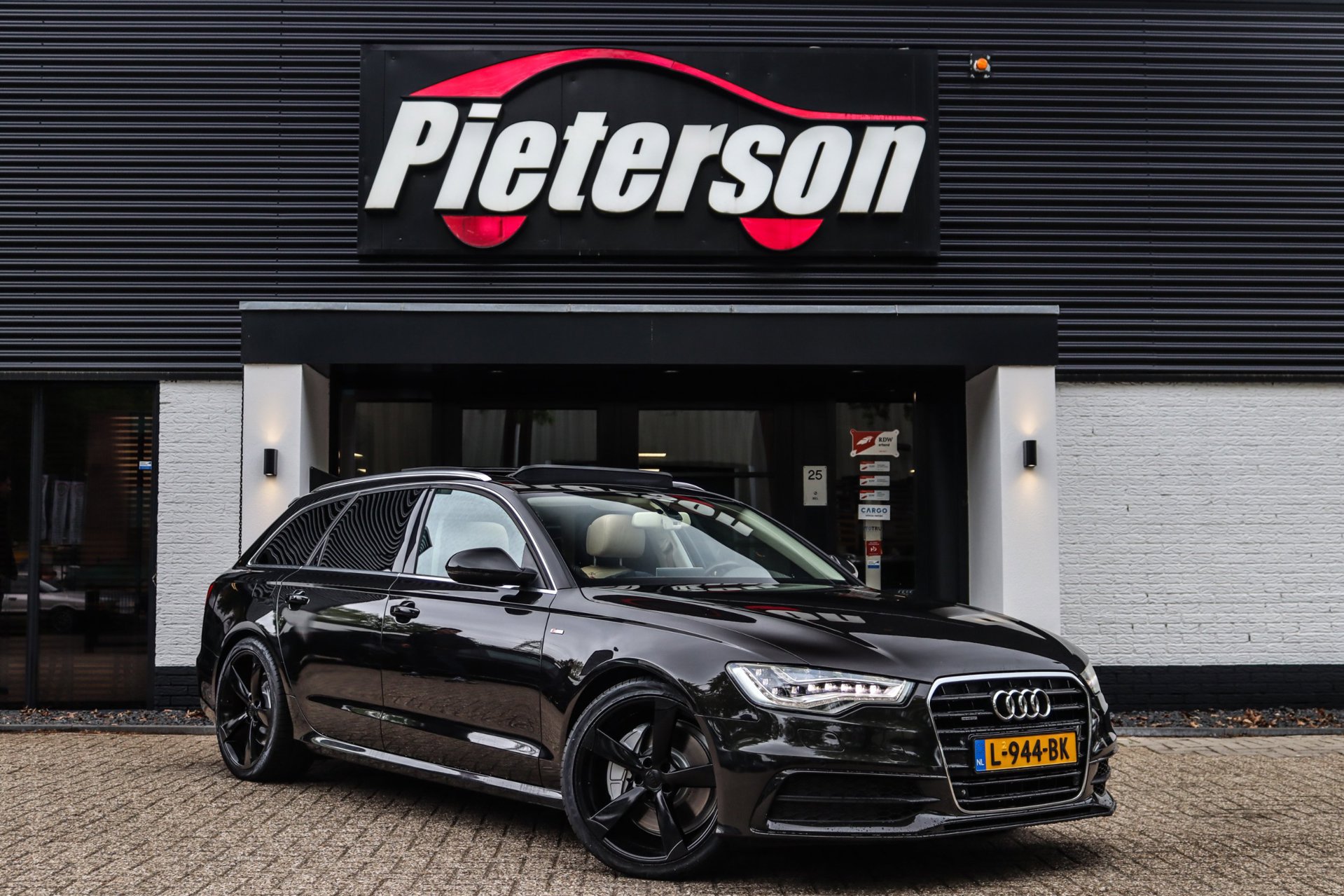 Audi A6 Avant 3.0 TFSI Quattro S-line PANO BOSE LUCHTVERING 2012 - voorkant