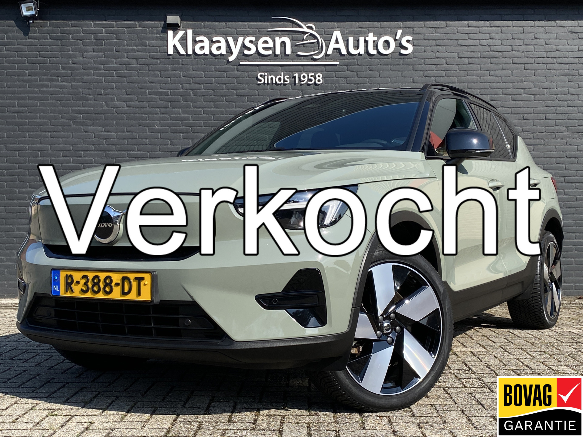 Volvo XC40 Recharge Plus 70 kWh 232 pk | 1e eigenaar | dealer onderh. | navigatie | stoel/stuurverw. | two tone kleur 2022 - voorkant