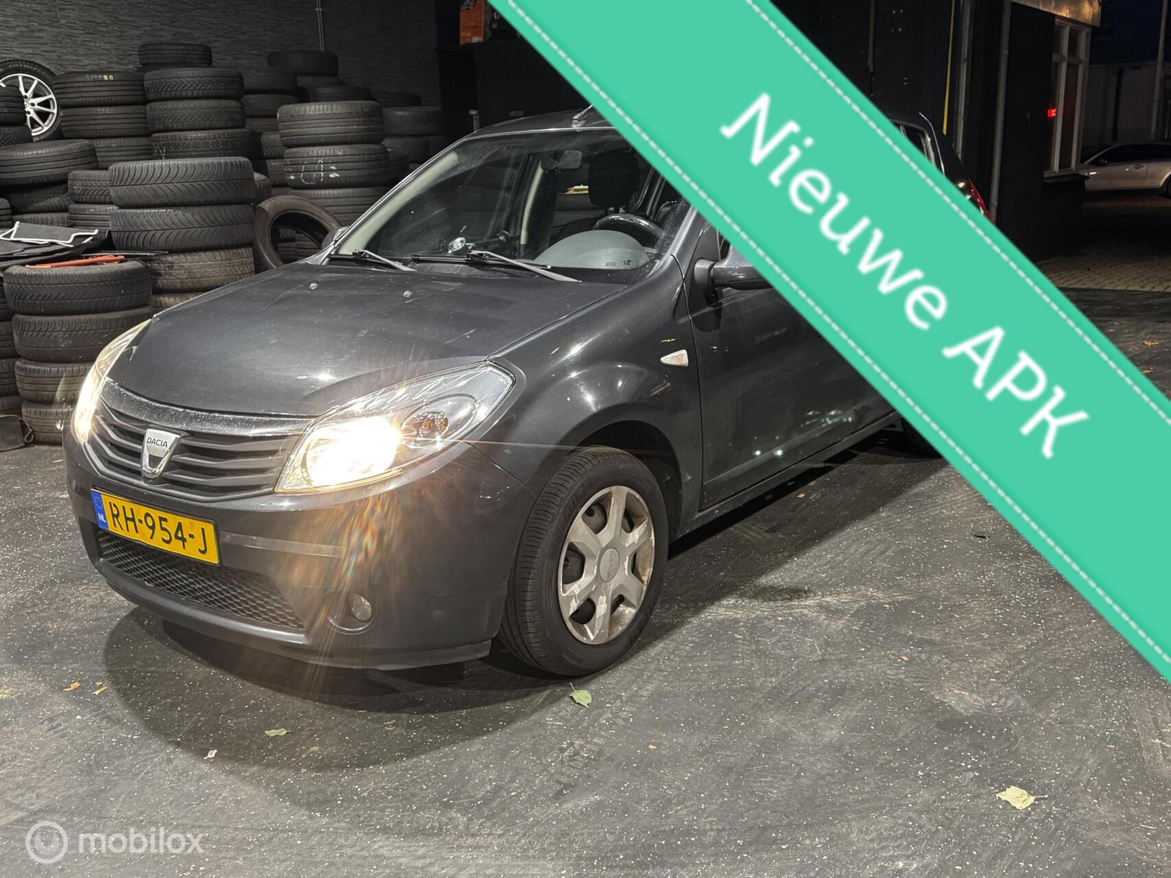 Dacia Sandero 1.4 Lauréate NWE APK 2009 - voorkant