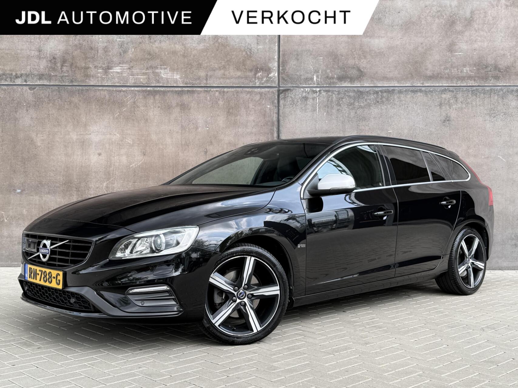 Volvo V60 2.0 T4 R-Design | Trekhaak | Standkachel | Navigatie | Camera | Adaptieve Cruise | Recent groot onderhouden & APK | 2017 - voorkant