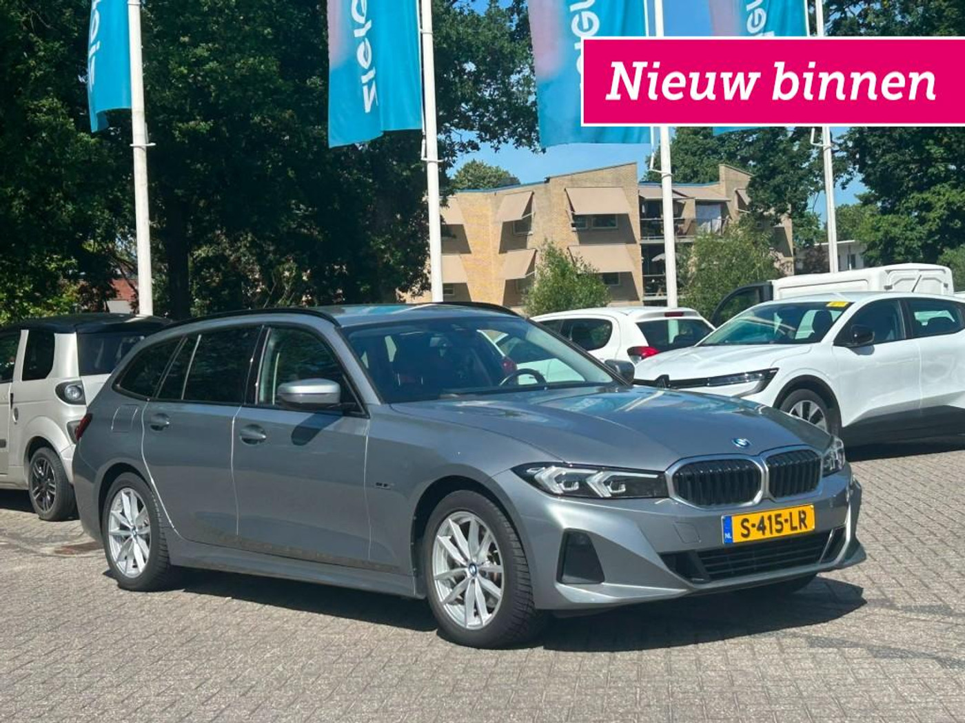 BMW 320e Touring 320e - Digitaal Cockpit, Carplay, Camera, Leer, Stoelverw. 2023 - voorkant