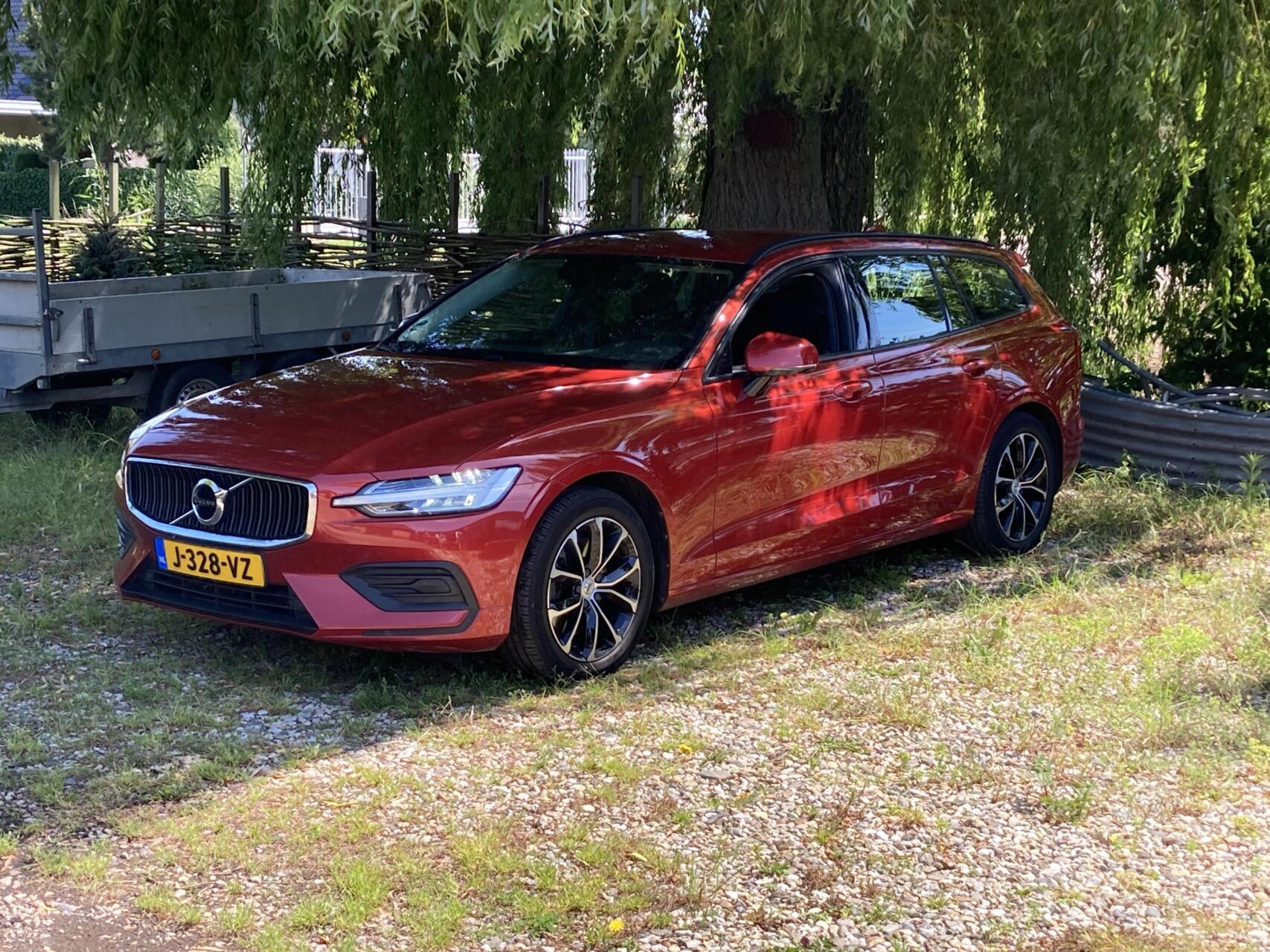 Volvo V60 2.0 B3 Momentum Advantage 2020 - voorkant