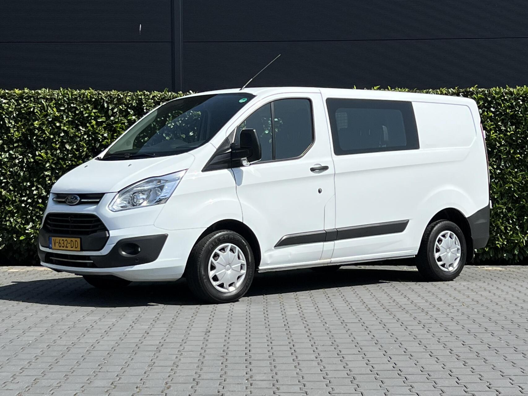 Ford Transit Custom 290 2.0 TDCI L1H1 Ambiente DC, DUBBEL CABINE, AIRCO, PARKEERSENSOREN, TREKHAAK 2017 - voorkant