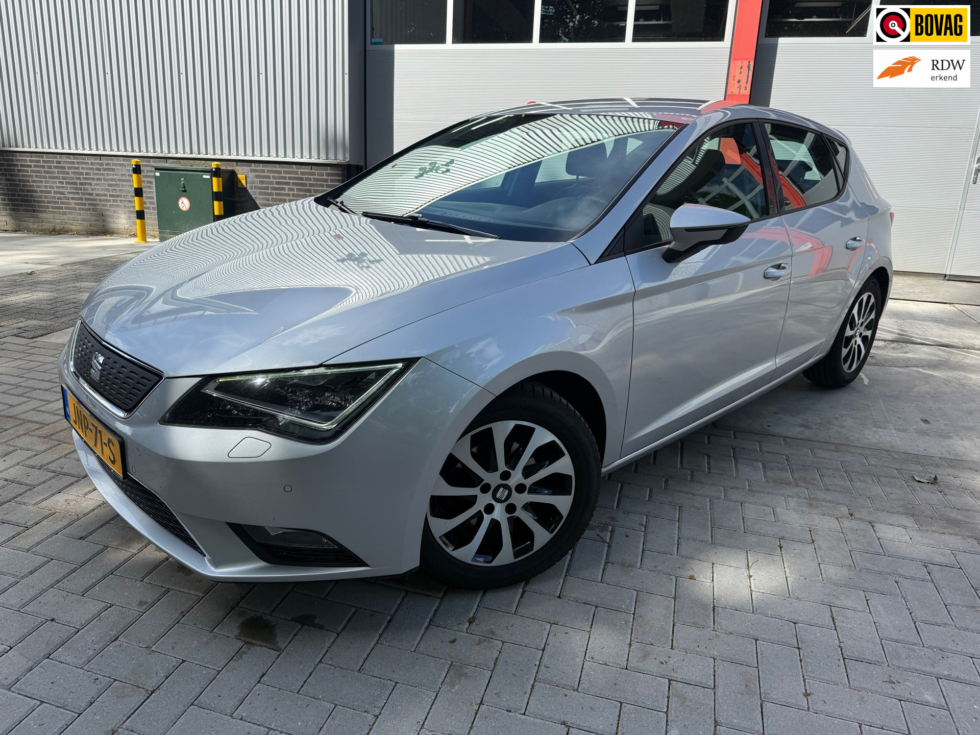 Seat Leon 1.6 TDI Style Ecomotive NIEUWE APK 2015 - voorkant