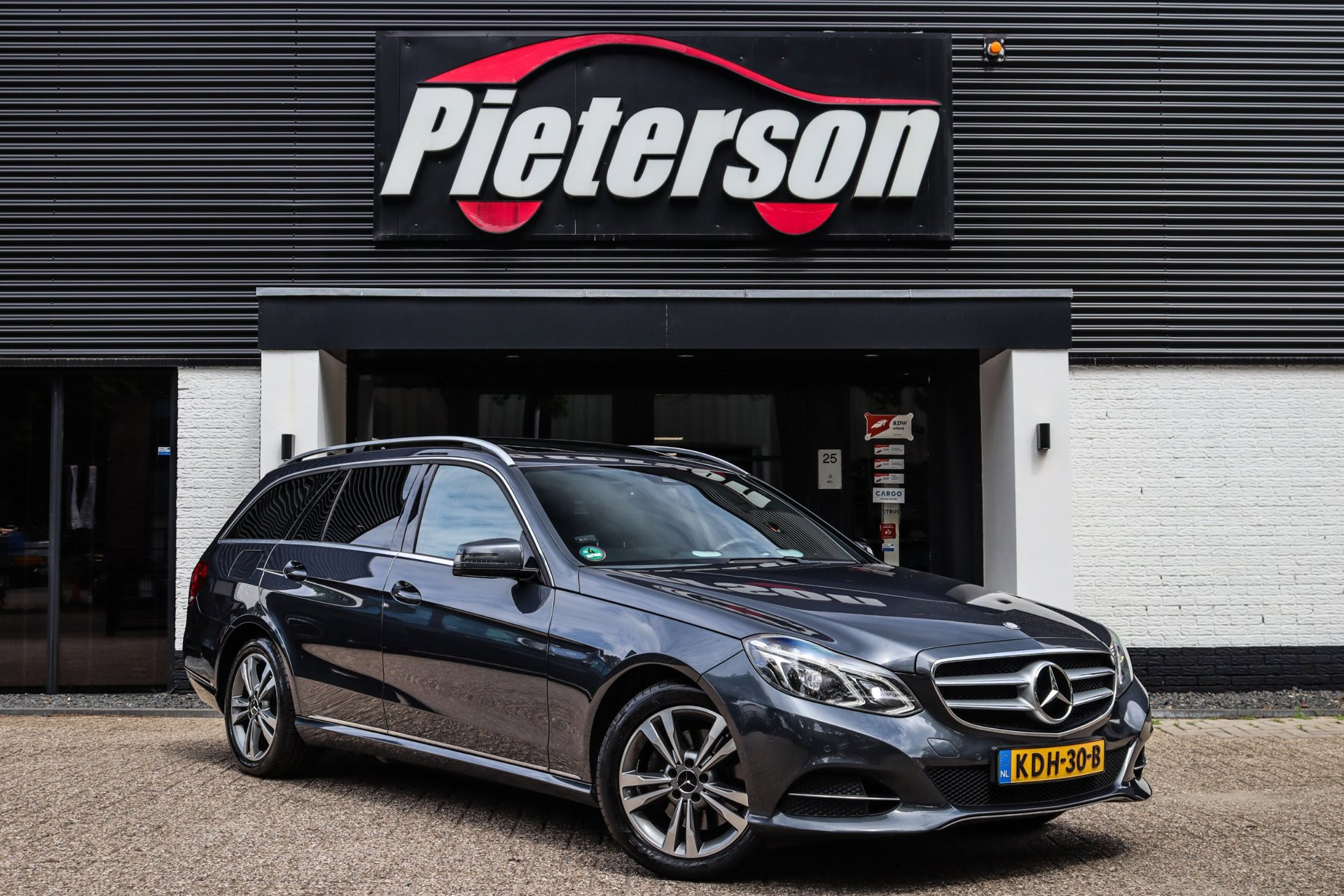 Mercedes-Benz E 350 Bluetec 4Matic 350 BlueTEC 4MATIC PANO TREKH 2014 - voorkant