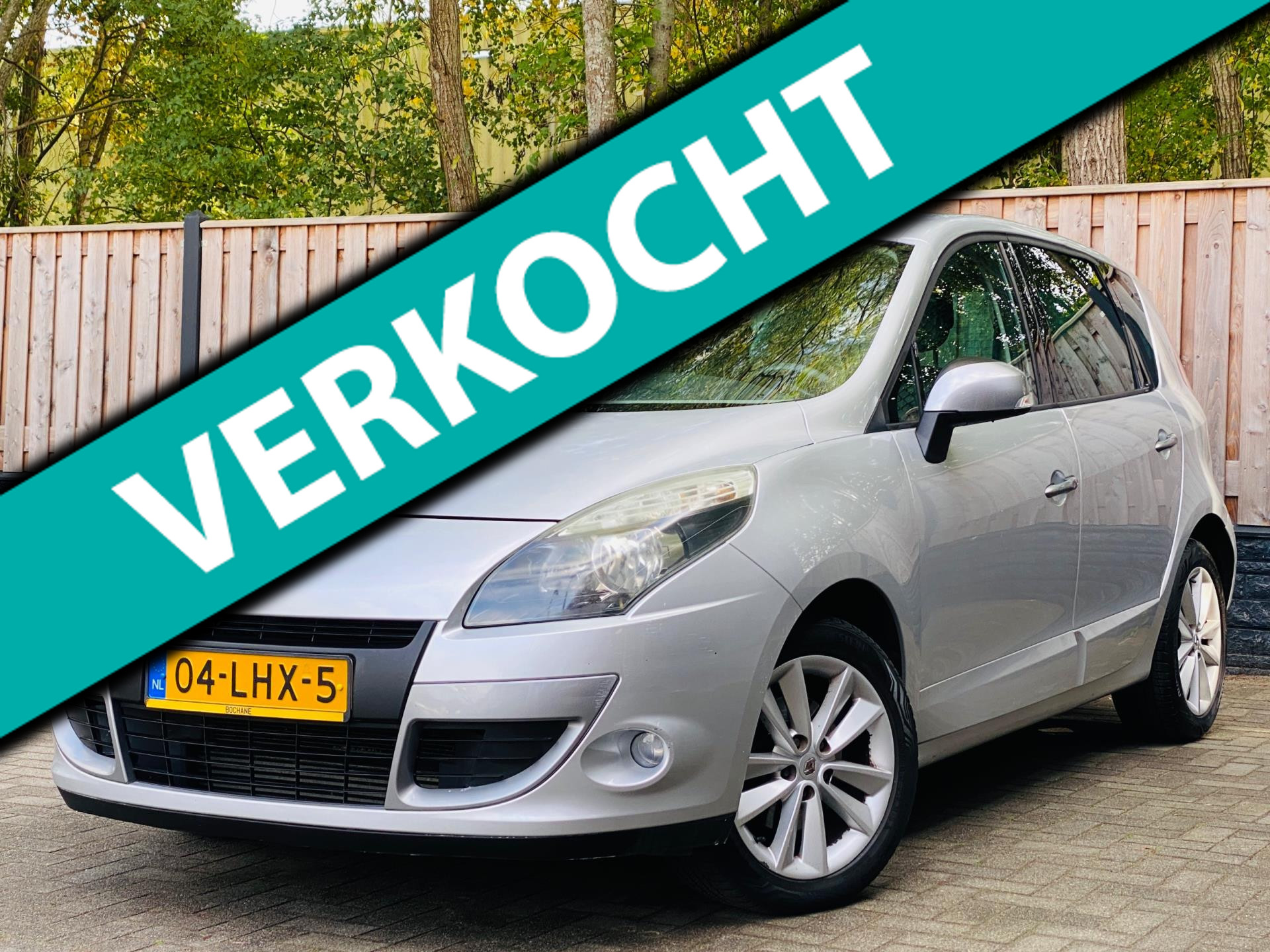 Renault Megane Scenic 1.4 TCE Celsium NL AUTO I NAVI I CRUISE I TREKHAAK I PARKEERSENSOR I APK 2010 - voorkant
