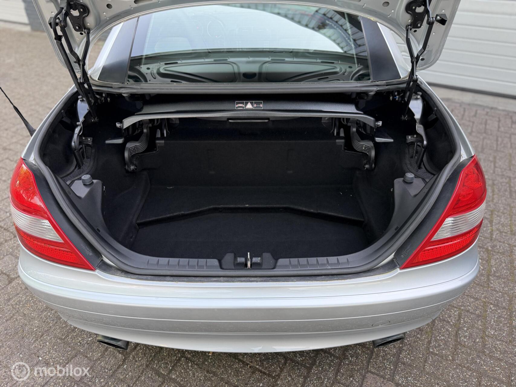 Foto van Mercedes-Benz SLK 200 Kompressor
