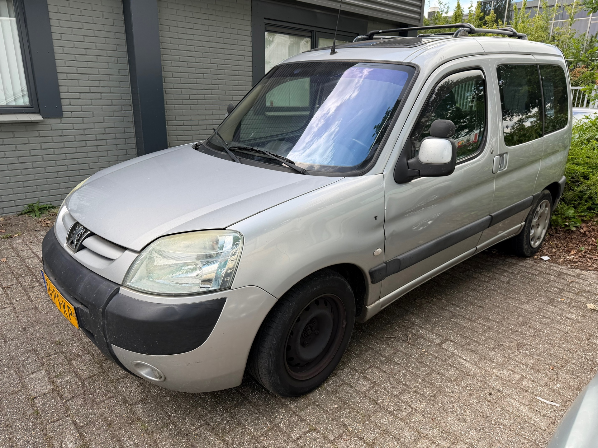 Peugeot Partner 1.6-16V XT Zenith 2004 - voorkant