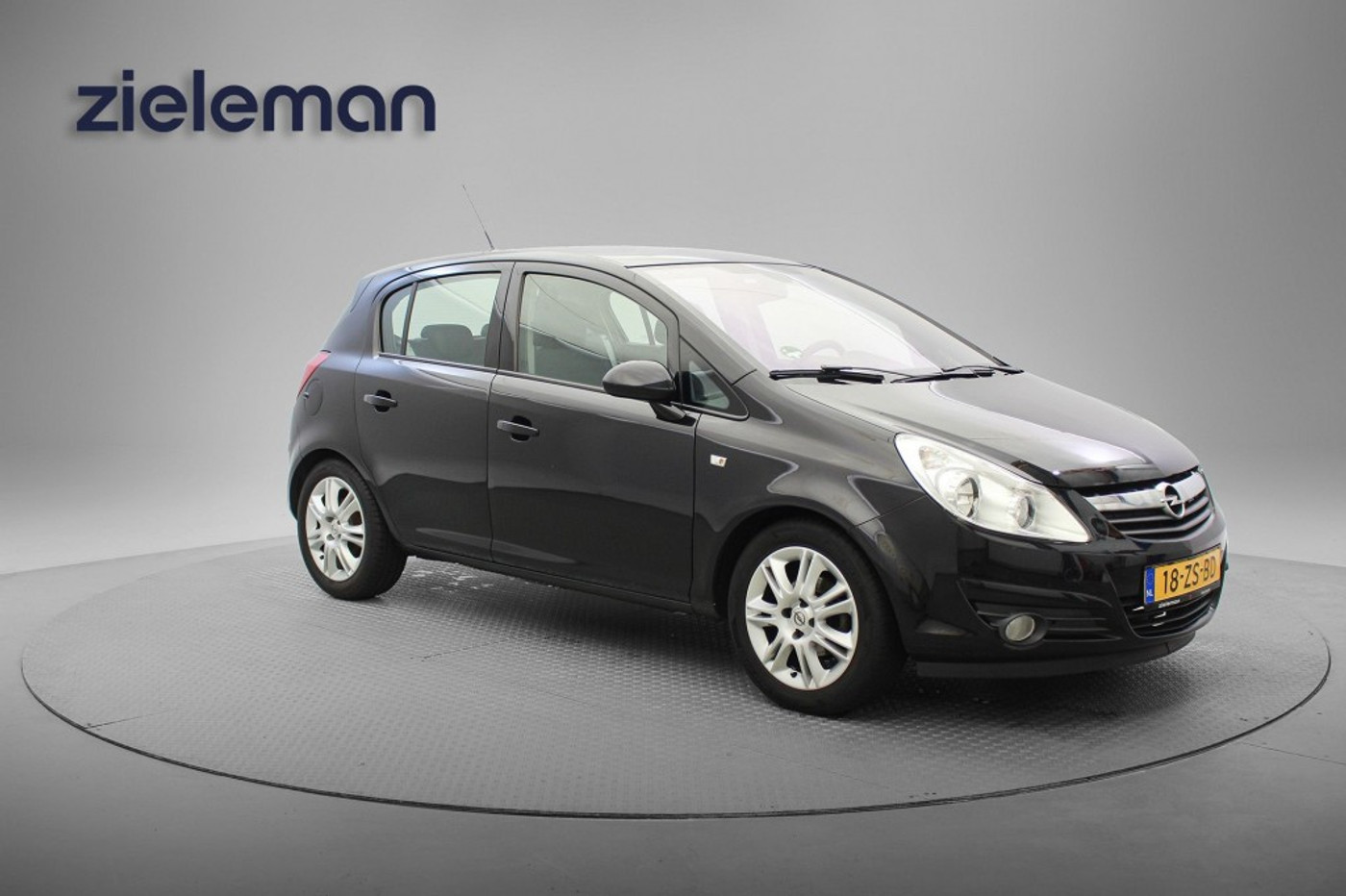 Opel Corsa 1.4 16V Cosmo - Airco, Cruise, Trekhaak 2008 - voorkant