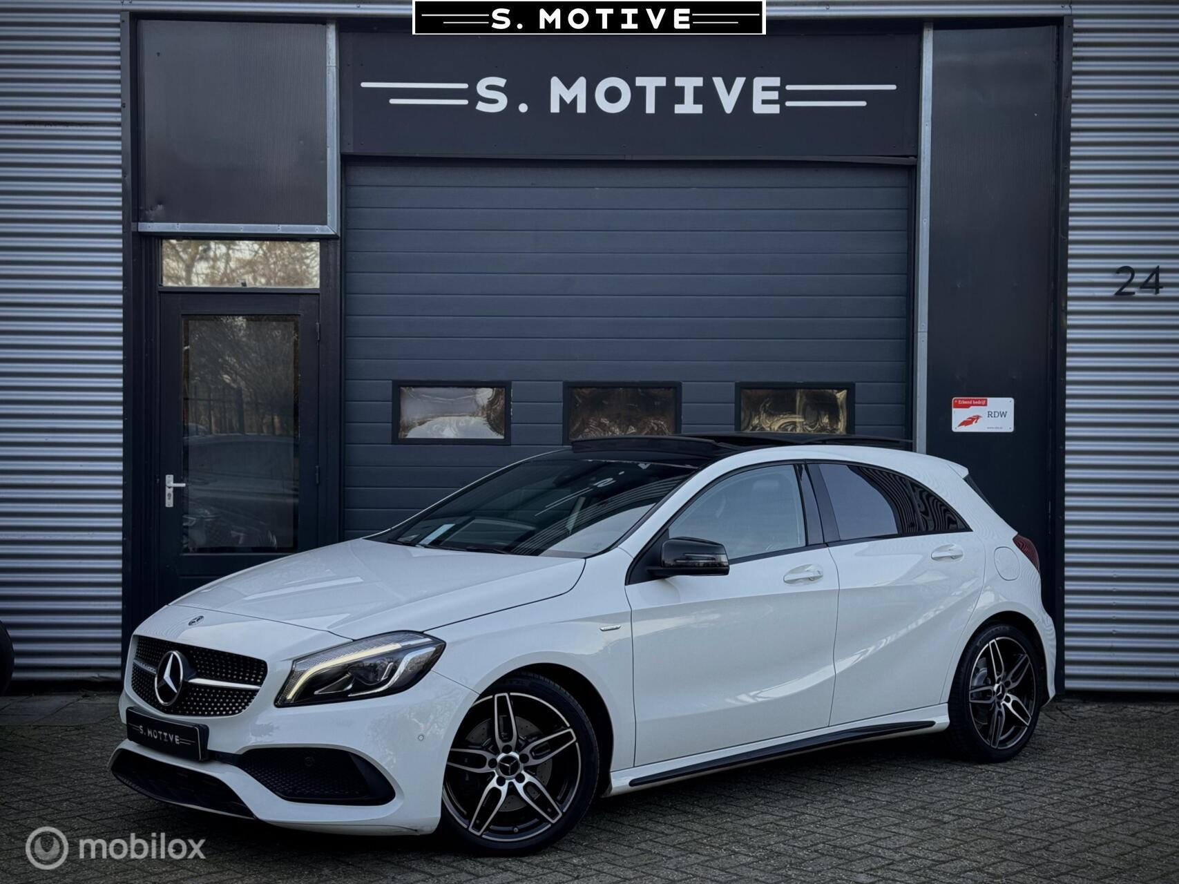 Mercedes-Benz A-klasse 250 AMG Pano, Night, Sfeer White Art Edition 2018 - voorkant